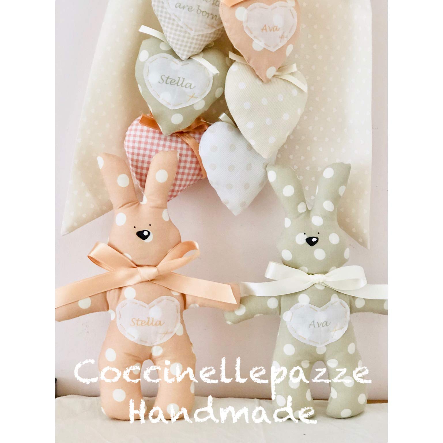 FIOCCO NASCITA CON ORSETTO O CONIGLIO DOUDOU STACCABILE E CASCATA DI CUORI - ANNUNCIO BABY - COLORI E TESSUTI A RICHIESTA 6 CUORI.