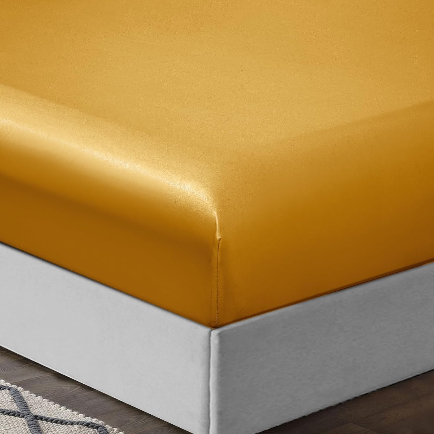 TREELY 6 Piece Queen Size Gold Satin Sheet Set with Deep Pocket, Fitted Sheet, Flat Sheet, 4 Pillowcases