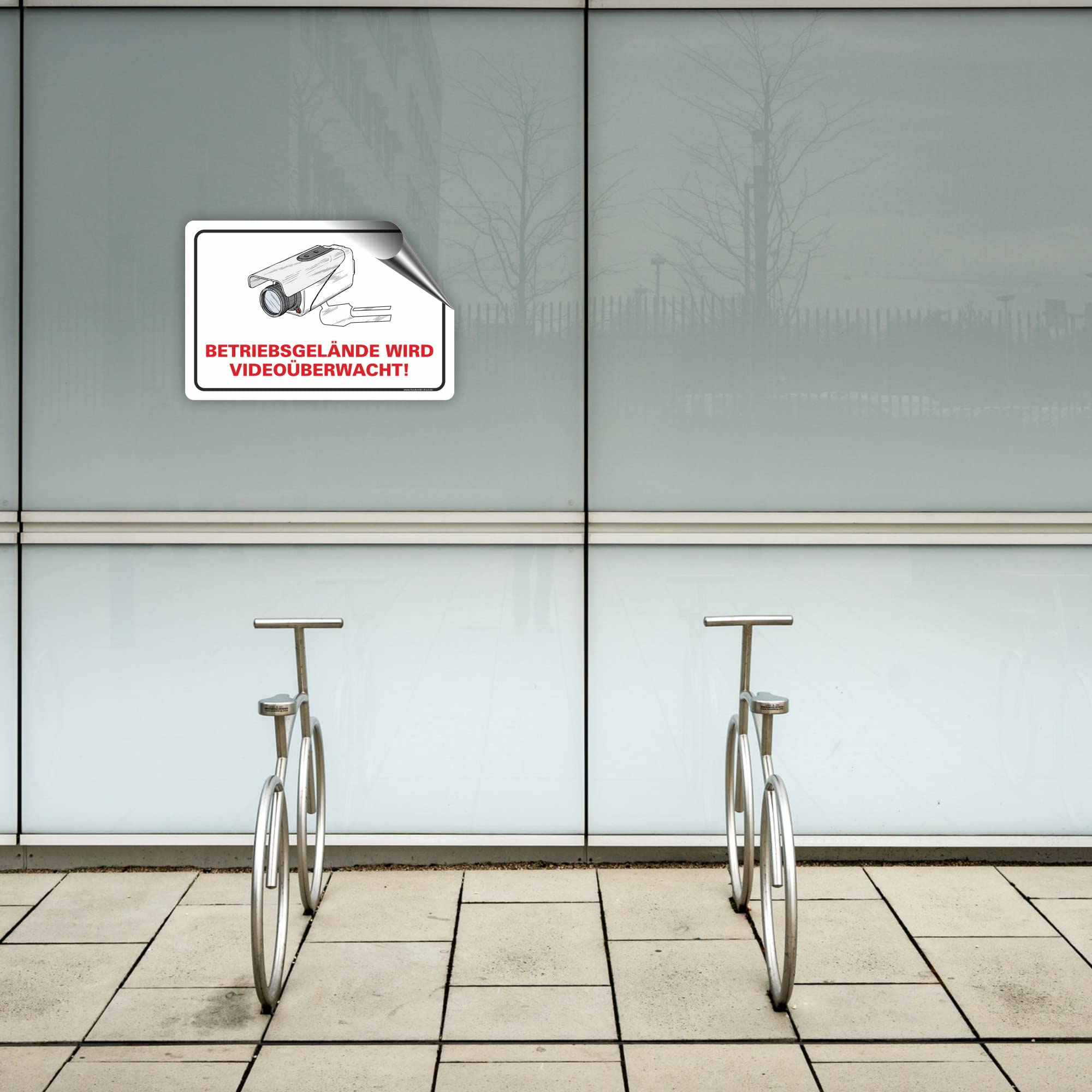 BETRIEBSGELÄNDE VIDEOÜBERWACHT Schild zum Markieren eines videoüberwachten Bereiches - Aluverbundplatte für ein Videoüberwachungsschild - (90x60cm AUFKL.)