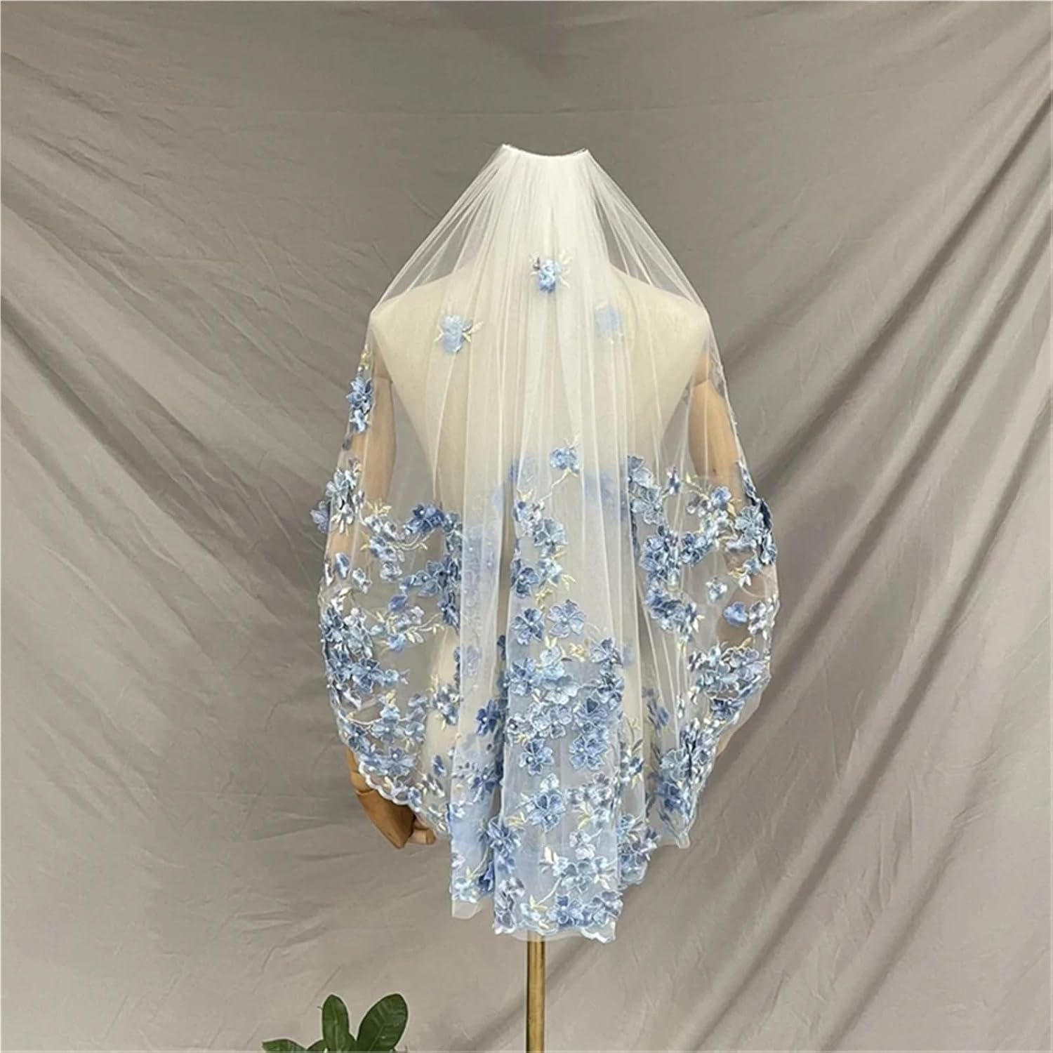 Beaded Pearl Floral Wedding Bridal Veil Accessories Embroidered Edge 3D for Brides Fingertip Unique Short 1-Layer