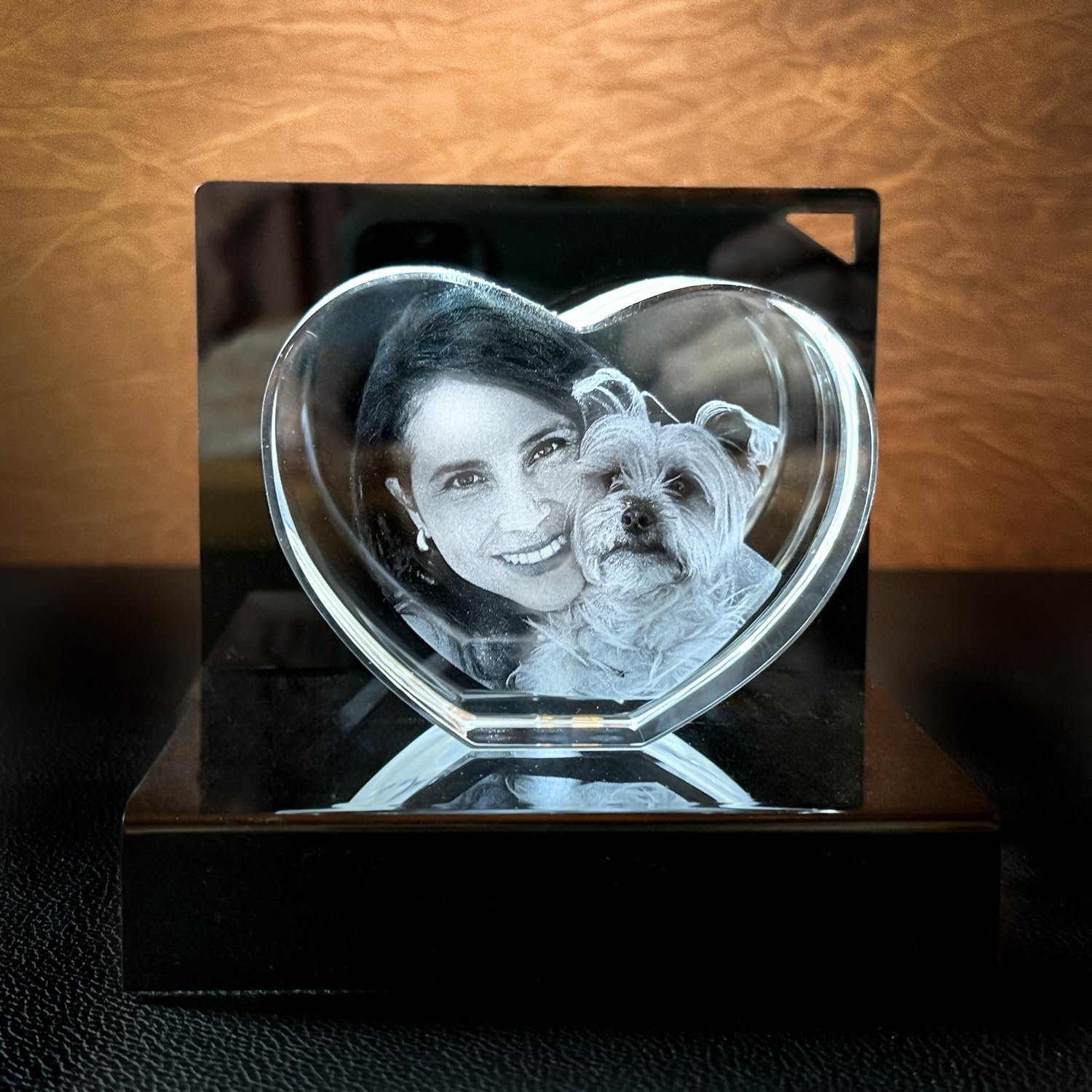 contento – 3D Glasherz – personalisiertes Glasfoto mit 3D Lasergravur im Kristallglas – Geschenkidee für Weihnachten, Valentinstag, Jahrestag, Geburtstag Größe: S 110x100x35 inkl. Leuchtsockel