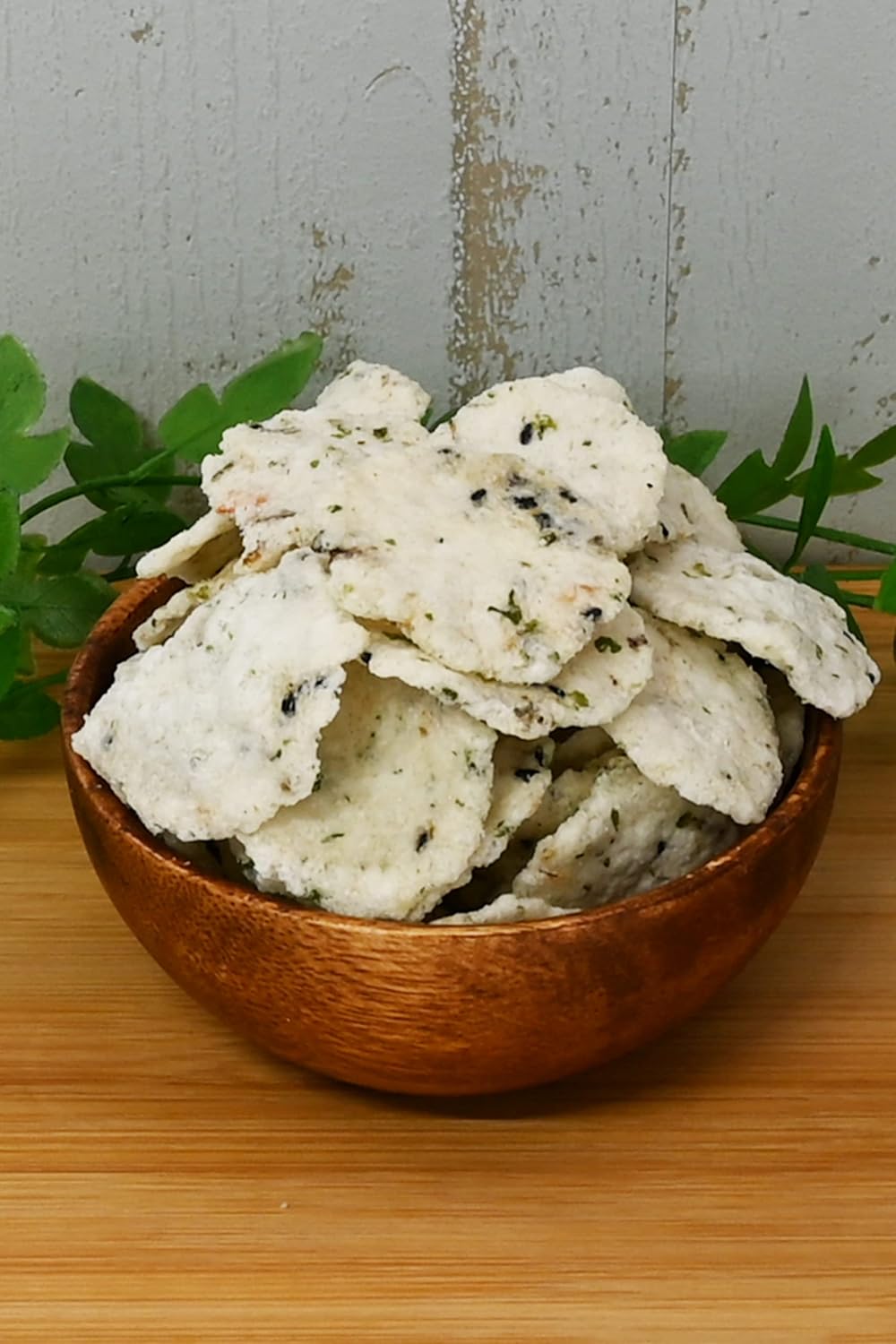 いわしせんべい 【 国産片口 いわし × 黒胡麻 ！】 カルシウム お菓子 スナック (旨塩味の スナック菓子 ） イワシせんべい カルシウムせんべい 薄焼きイワシ/おやつ や おつまみ にも。 千成商会 [ つまみ蔵 ] 国産 いわしスナック (黒ゴマ 入り) 500g