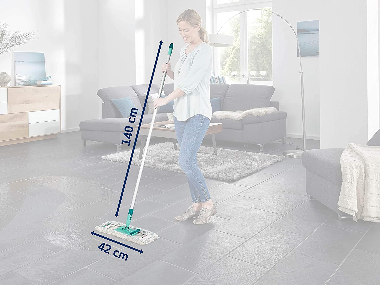Leifheit rückenschonender Bodenwischer Profi XL Micro Duo inkl. Ersatzbezug Micro Duo aus Mikrofaser, Wischer für Fliesen und Steinböden mit großer Wischbreite, 360° Drehgelenk und Click-System