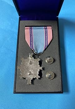 Amazon.co.jp: 自衛隊 第四級 防衛功労章（第11号 防衛記念章