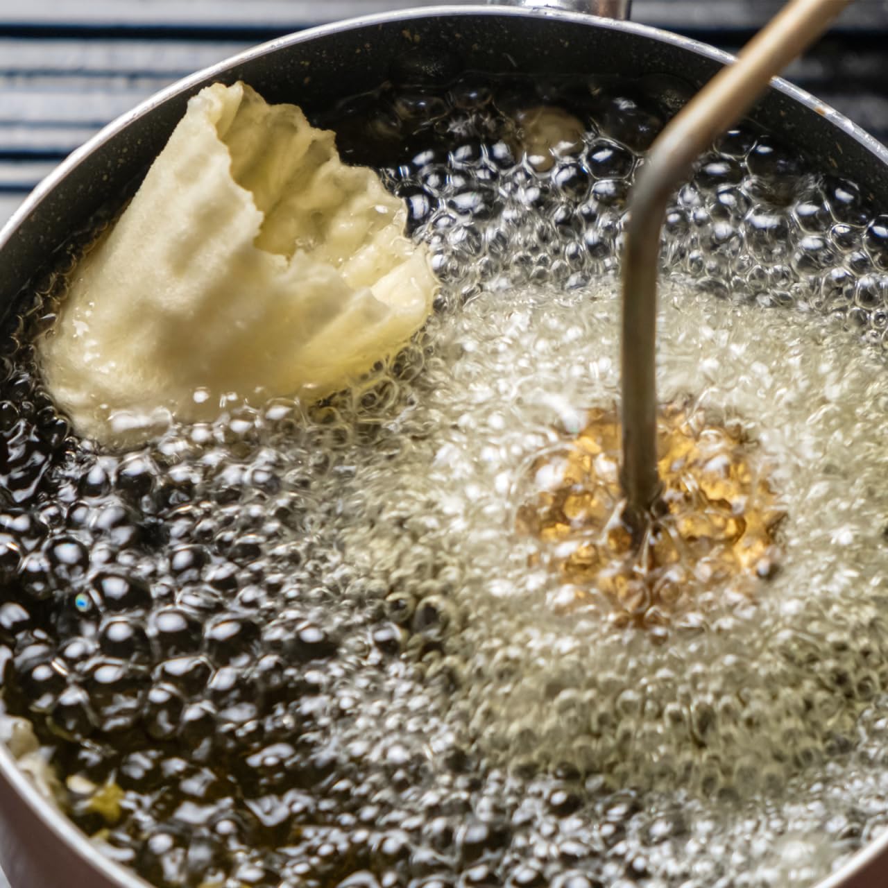 NOLITOY Moules de cuisson Nyonya créatifs en matériau durable - Petit moule à tarte doré pour la cuisson facile des collations malaisiennes - Pour gâteaux et raviolis à faire soi-même