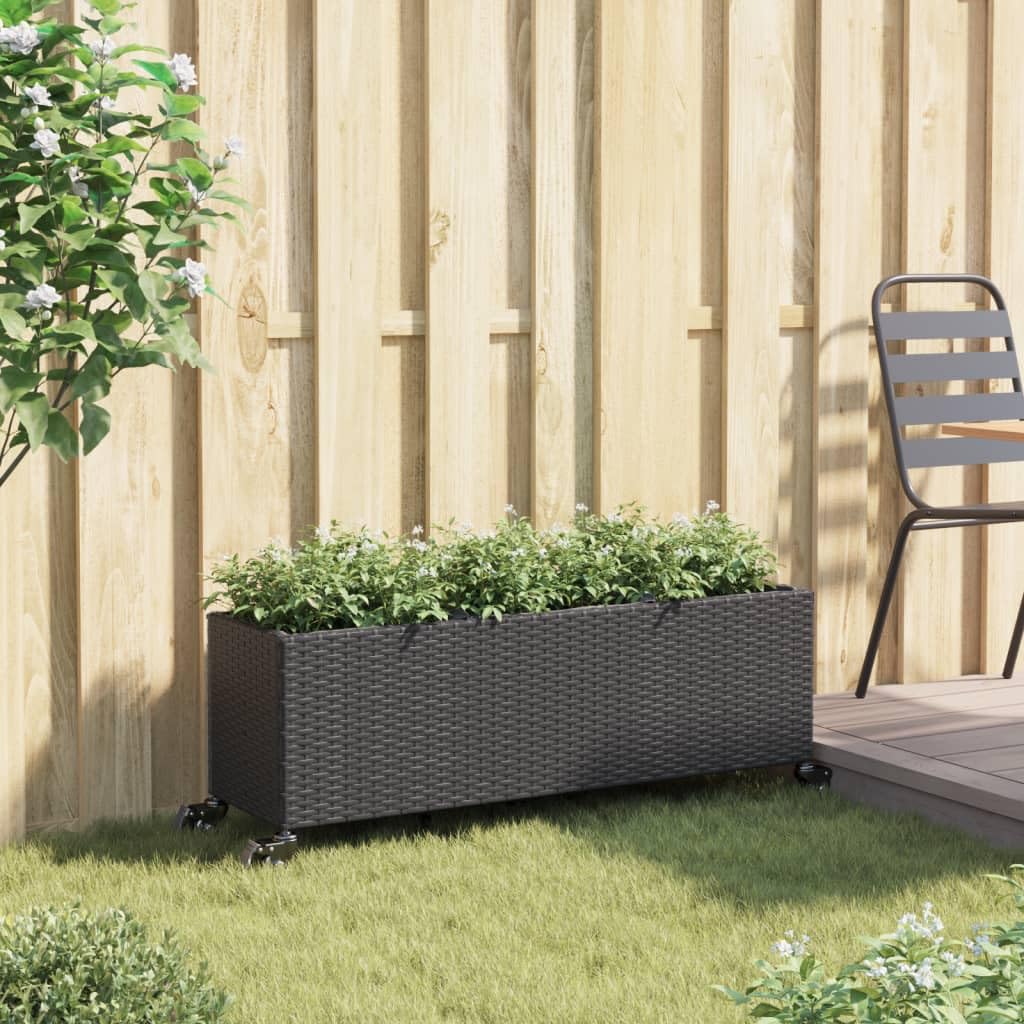 Czarna donica ogrodowa z kółkami i 3 wkładami rattan PE 107x32x38 cm do uprawy kwiatów na taras balkon dekoracja
