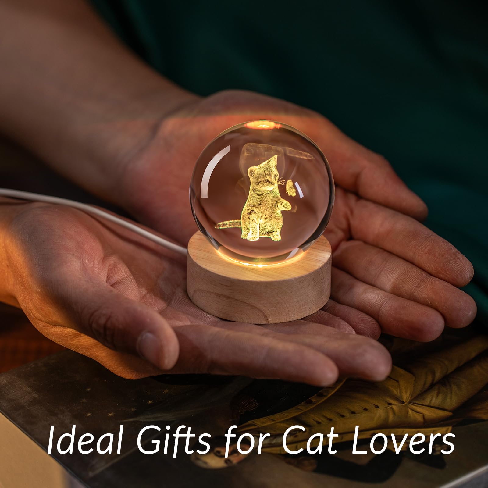 IFOLAINA Tema di sfera di cristallo 3D, regali per gli amanti dei gatti, donne, gatto, madre, sfera di vetro, gatto, regali correlati con base luminosa in legno