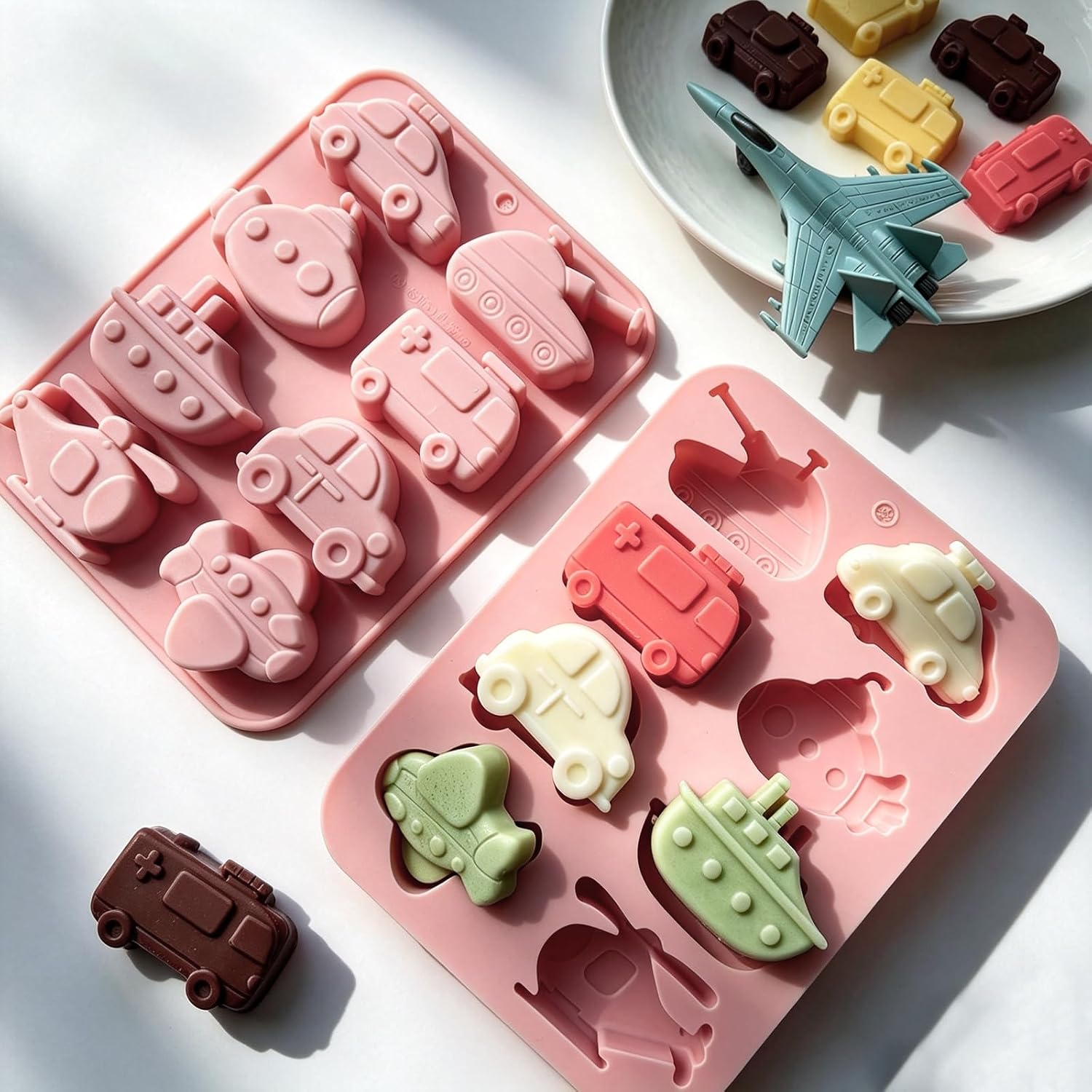 2-Pack Car Silicone Candy Molds, Vehicle Silicone Mold transportation Chocolate Molds Cute Jello Mold For Ice Cube Soap Candle Making Cake Decrations Crayon Wax Melt DIY Crafts
