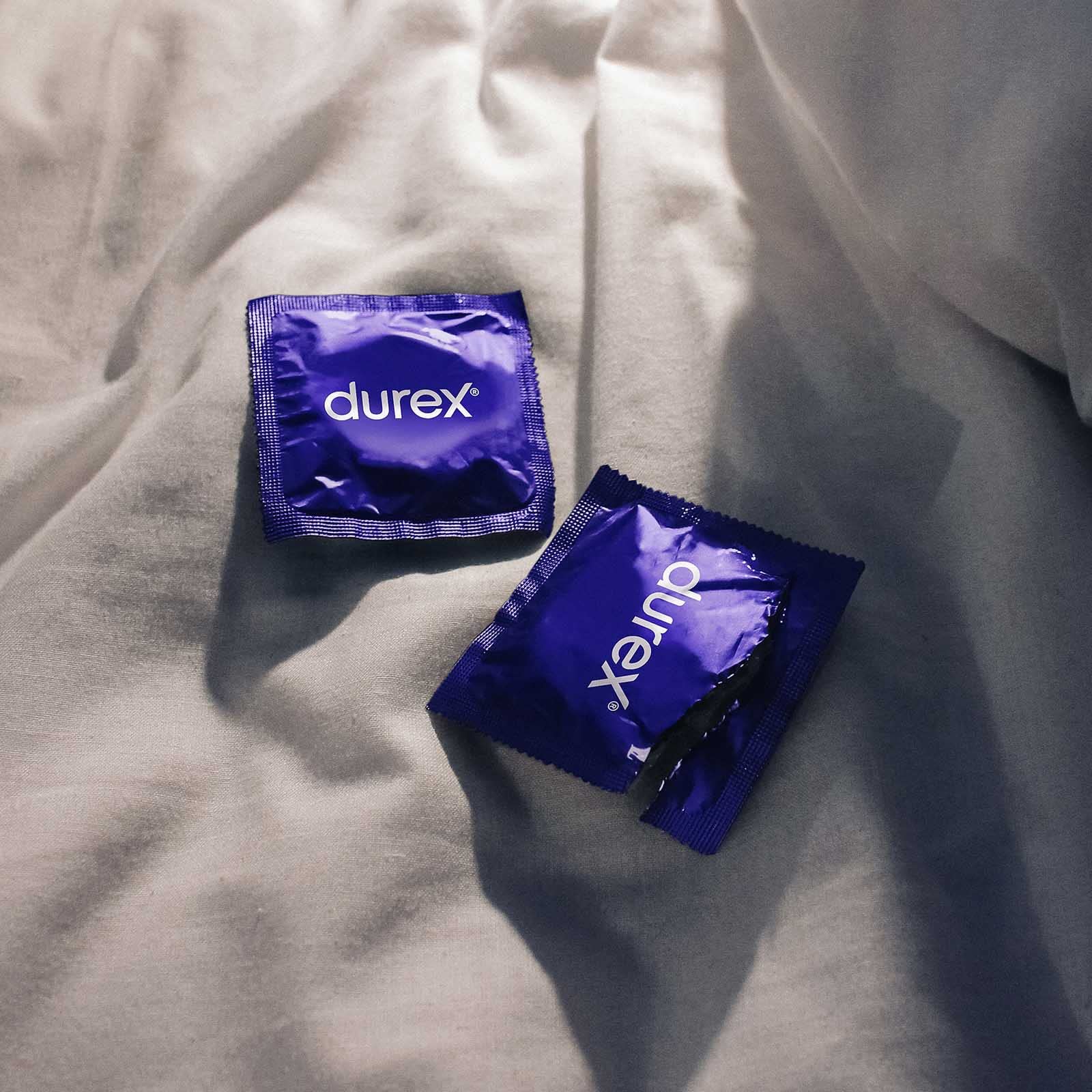 Durex Sync Preservativi Uomo Lattice Gomma Naturale Extra Lubrificati Forma Easy-On con Serbatoio e Rilievi Stimolanti Vestibilità Regular Spesso - 4 Confezioni da 10 Profilattici