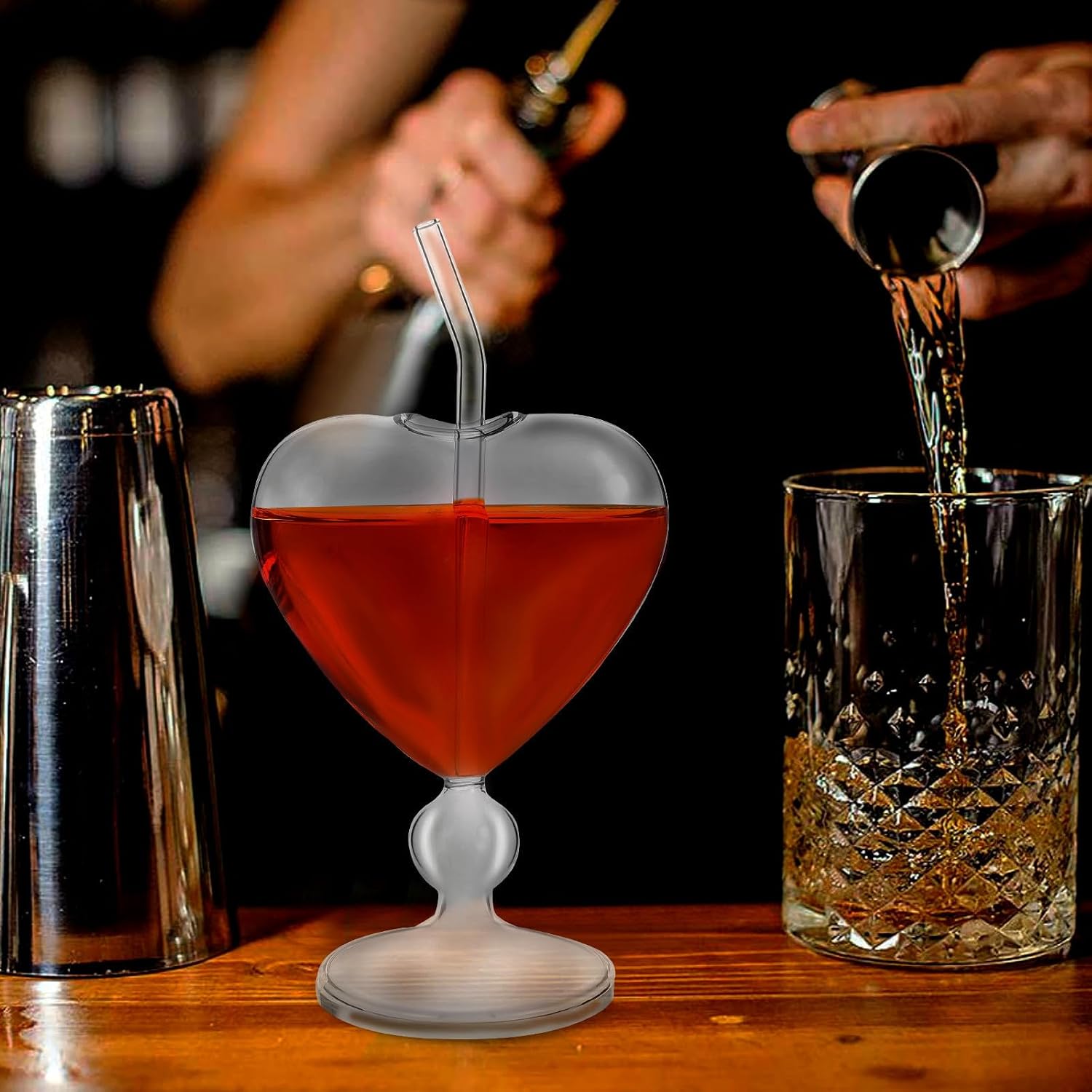 Garneck Cocktail Glasses Set with Straws Made of Glass Heart Shaped 2 Pcs for Easy Drinking, Romantic Design for Bars and Gift for Friends