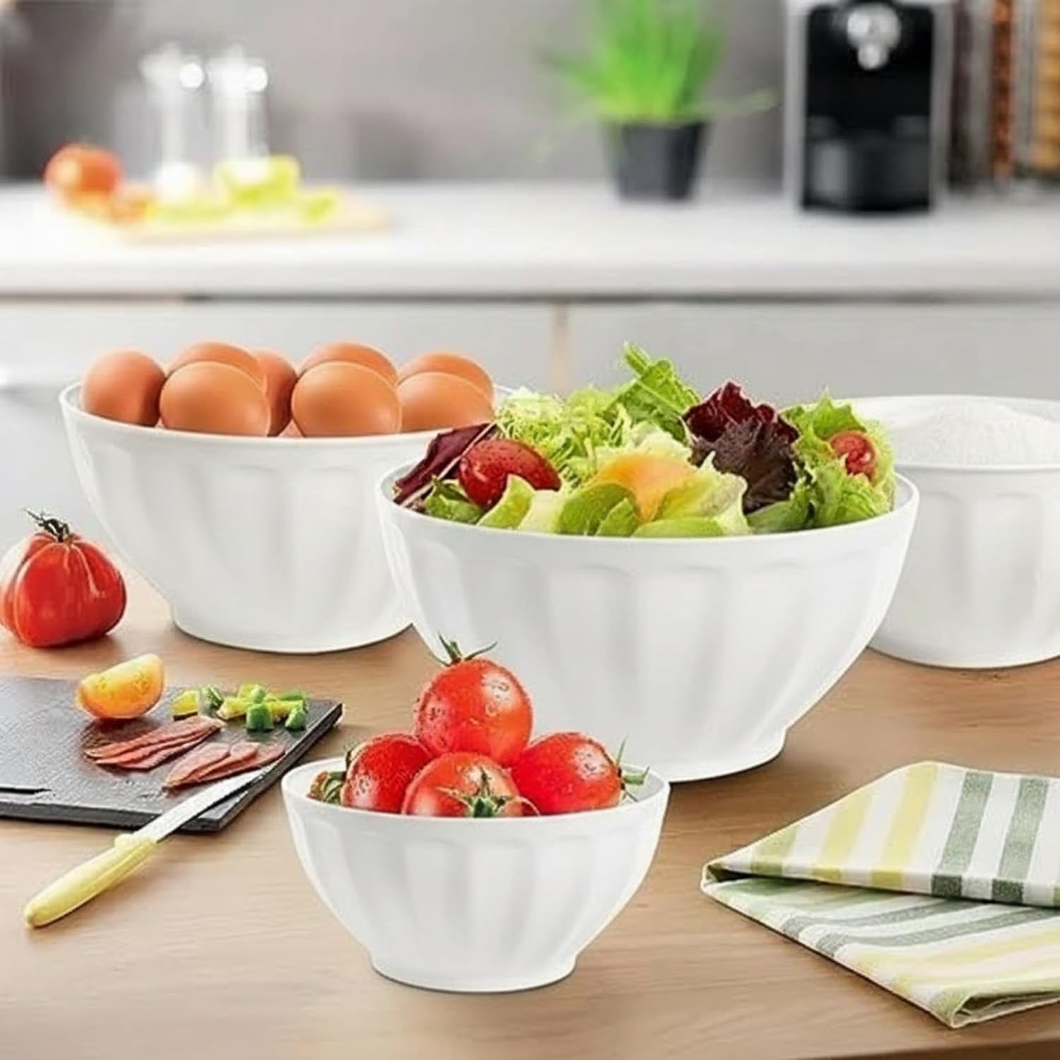 Mixing Bowl Set with Lids,4 Plastic Bowls for Serving Baking,White