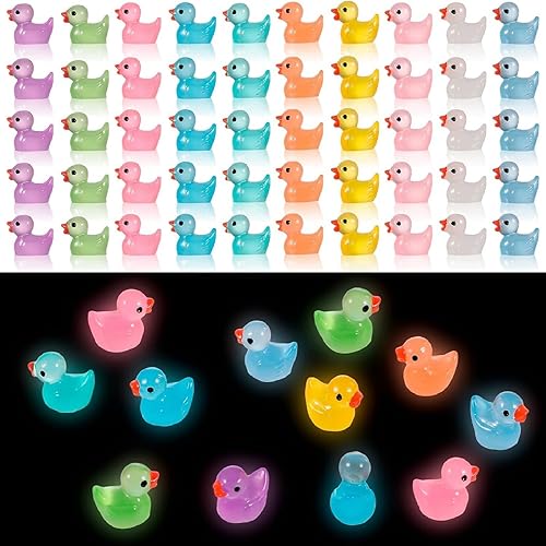 Guiqulai Paquete de 100 mini patos de resina, figuras en miniatura, patos de jardín de hadas, pequeños patos para el hogar, juego de bromas, adorno