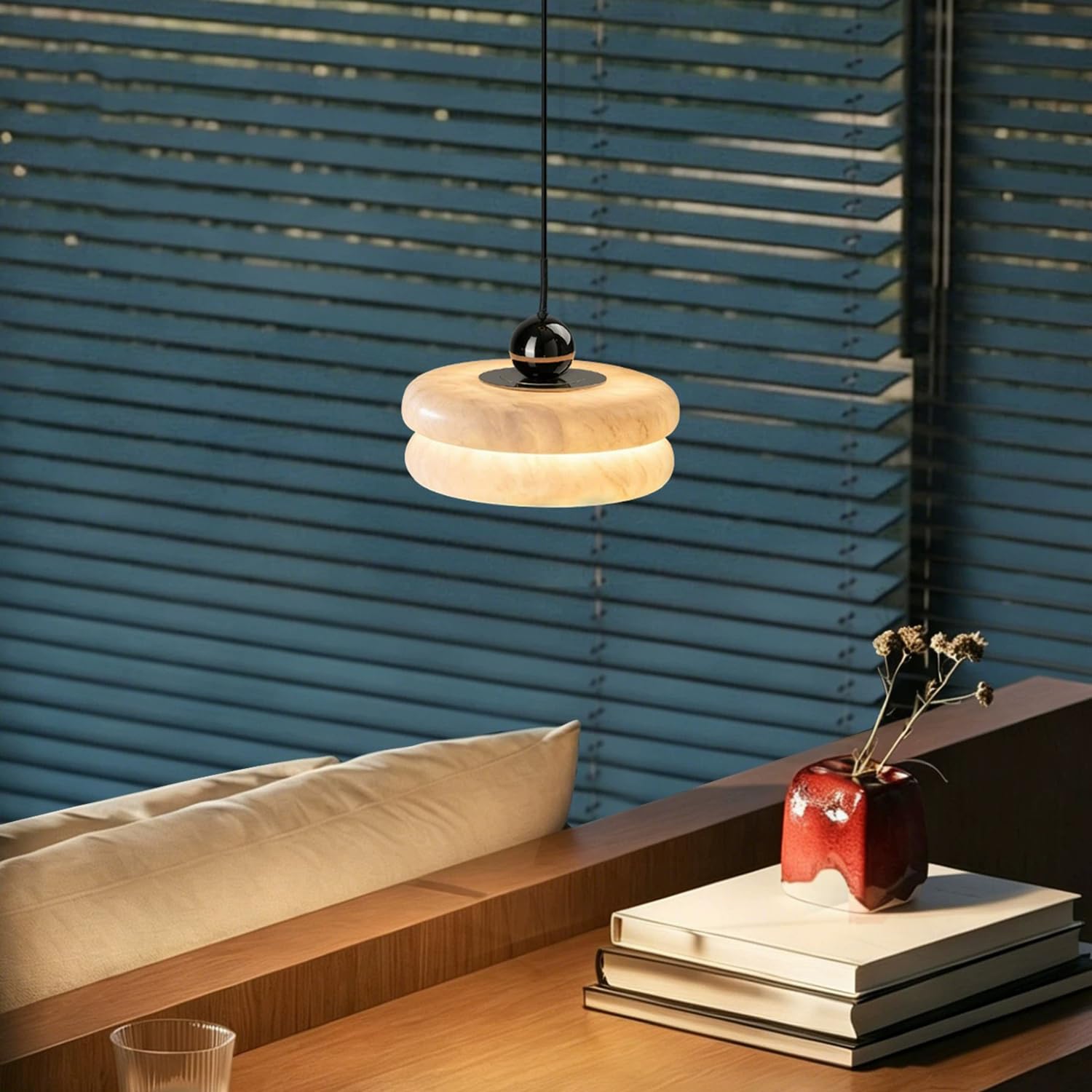 Lampada a sospensione in marmo spagnolo a a luce calda