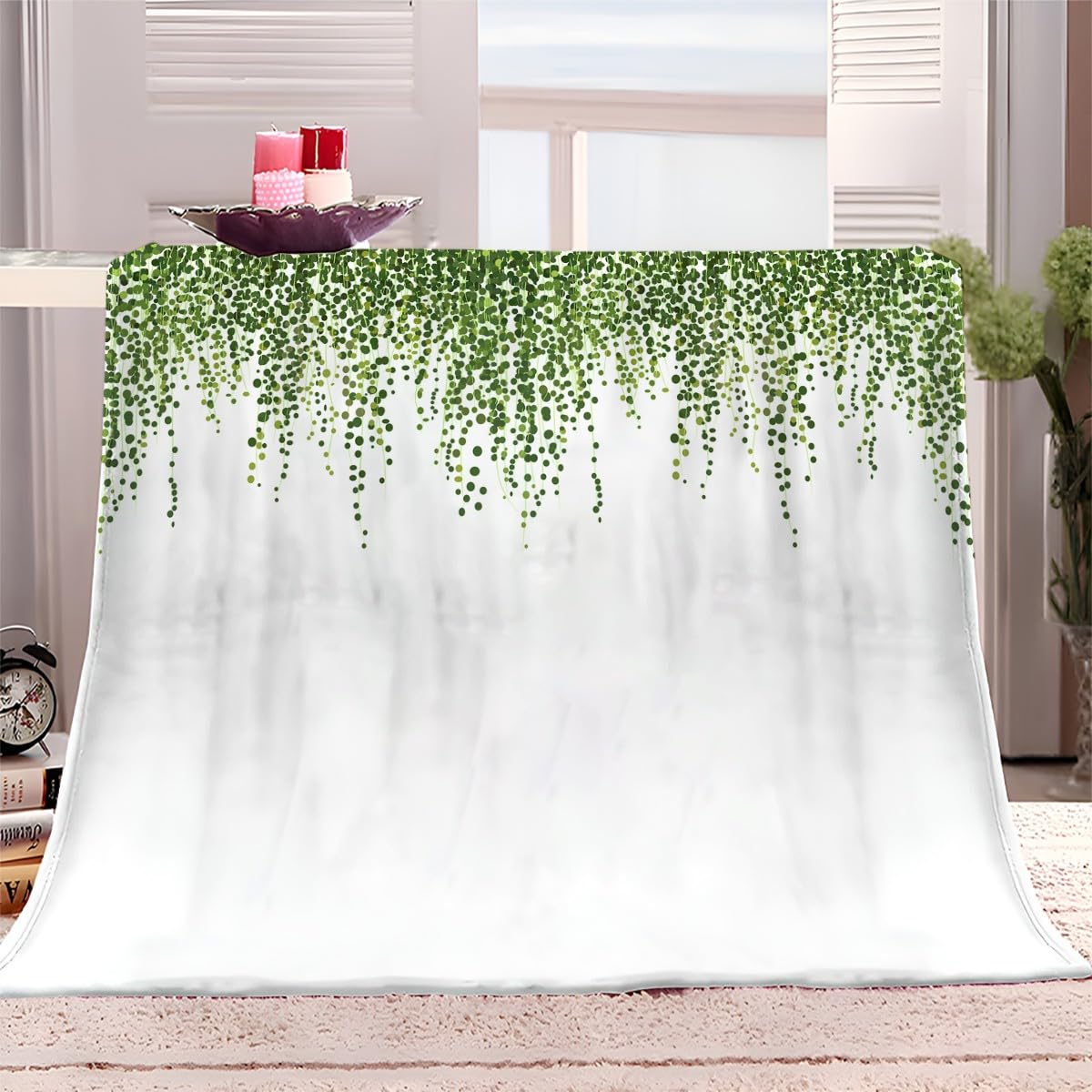 Plaid en polaire feuilles de plantes pour des soirées cocooning sur le canapé