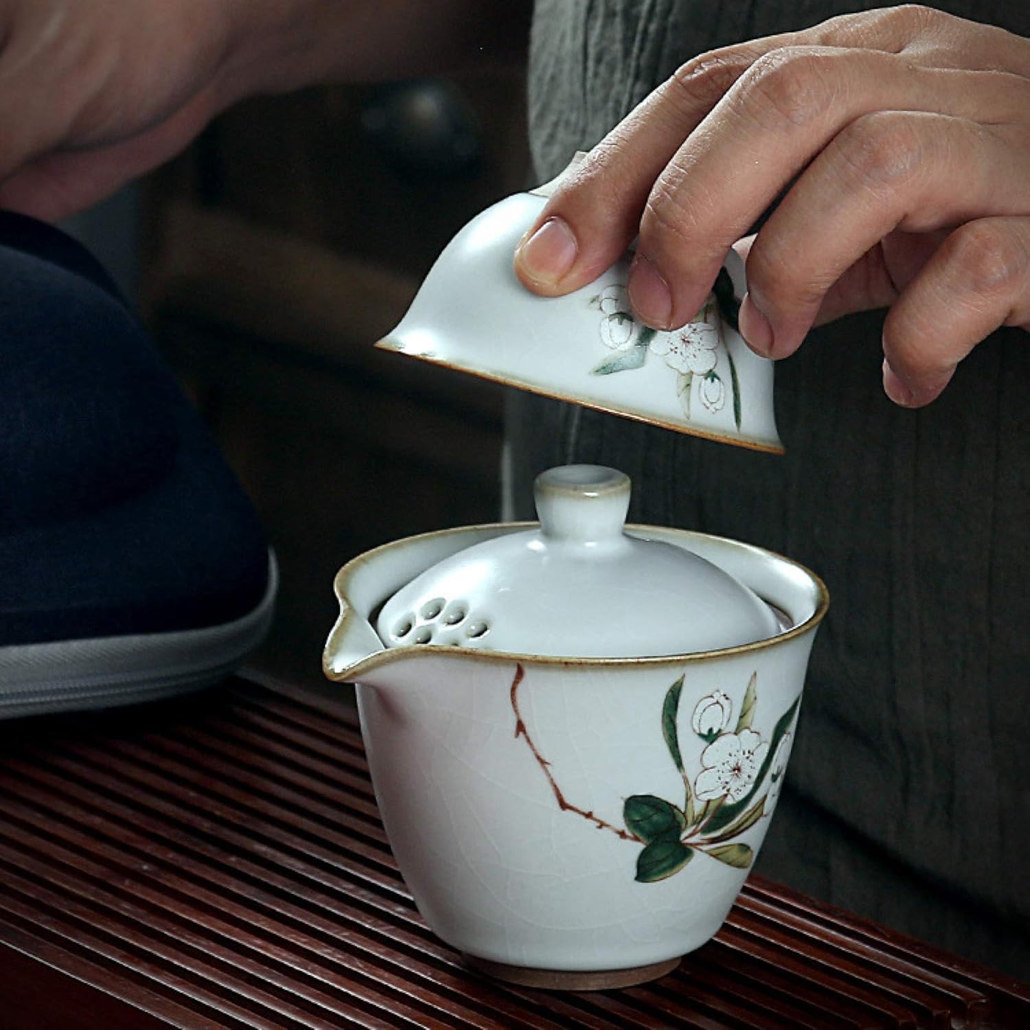 Juego de té portátil de cerámica china for viaje: juego de té de porcelana blanca con tetera, 2 tazas, bolsa de viaje y paño de cocina.