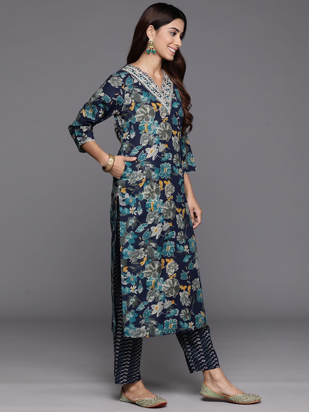 Varanga Blue Floral Printed Zari Embroidered Scalloped V- Neck, Three Quarter Sleeves Straight Kurta With Side Slit Paired With Printed Tonal Bottom And Dupatta (Vskd32100-Xl)