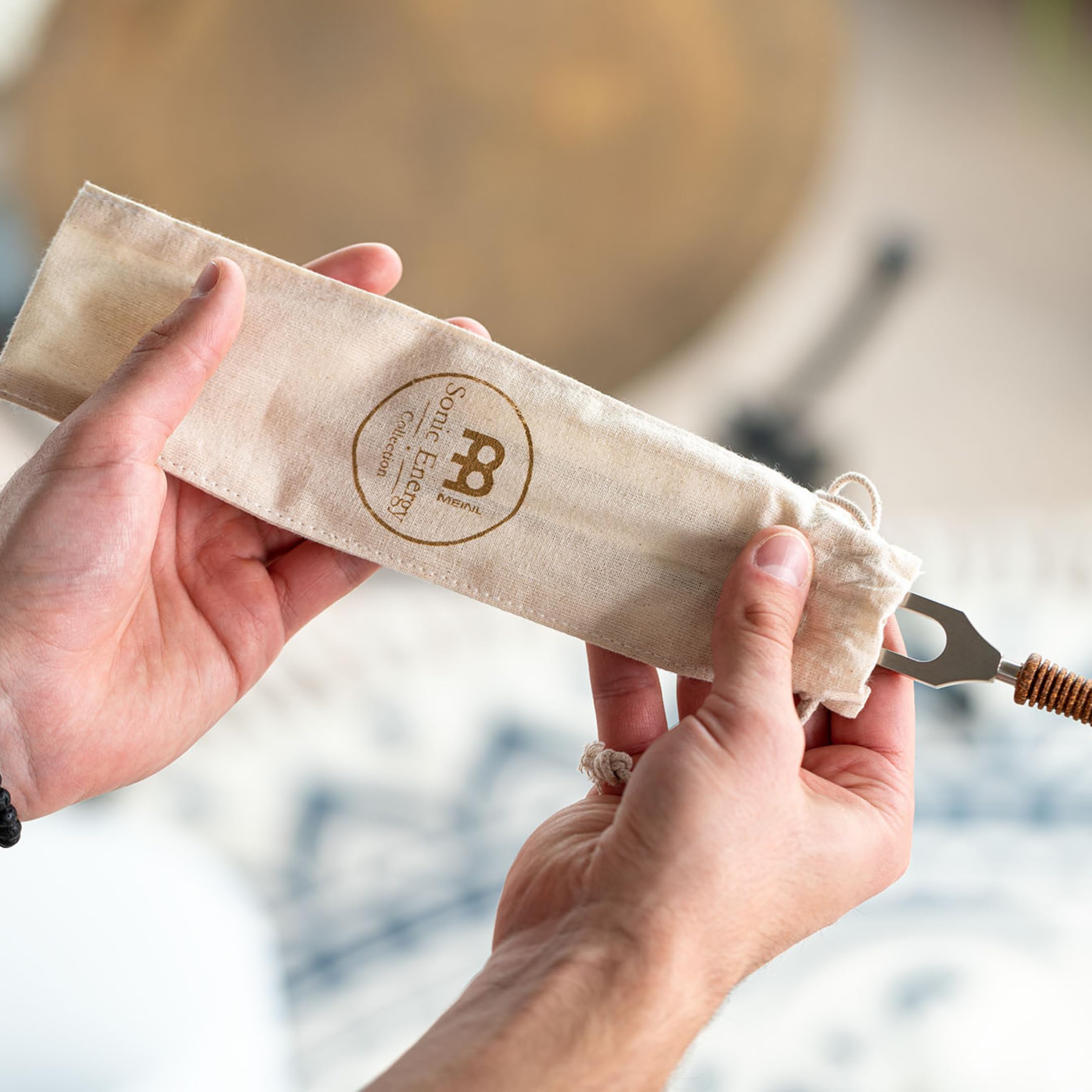Sonic Energy Binaurale Therapie Stimmgabel, Gamma (TTF-GAMMA) | 188 Hz, 21,6 cm lang, 112 g, in Deutschland gefertigt, inkl. Hülle, vernickelter Stahl, Korkgriff