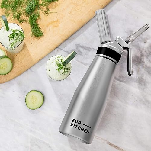Miniatura 5 de EurKitchen - Dispensador profesional de crema batida de aluminio, recipiente para cremas sin fugas, 3 boquillas de decoración y cepillo de limpieza,