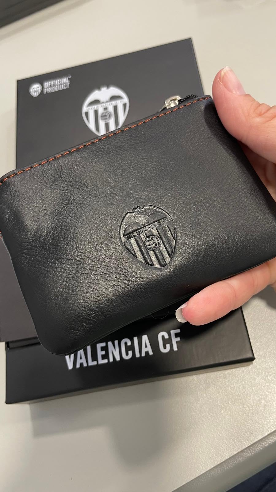 Valencia CF Monedero de Piel Genuina, Negro con Costuras Naranjas, Cartera con Cremallera. Producto Oficial