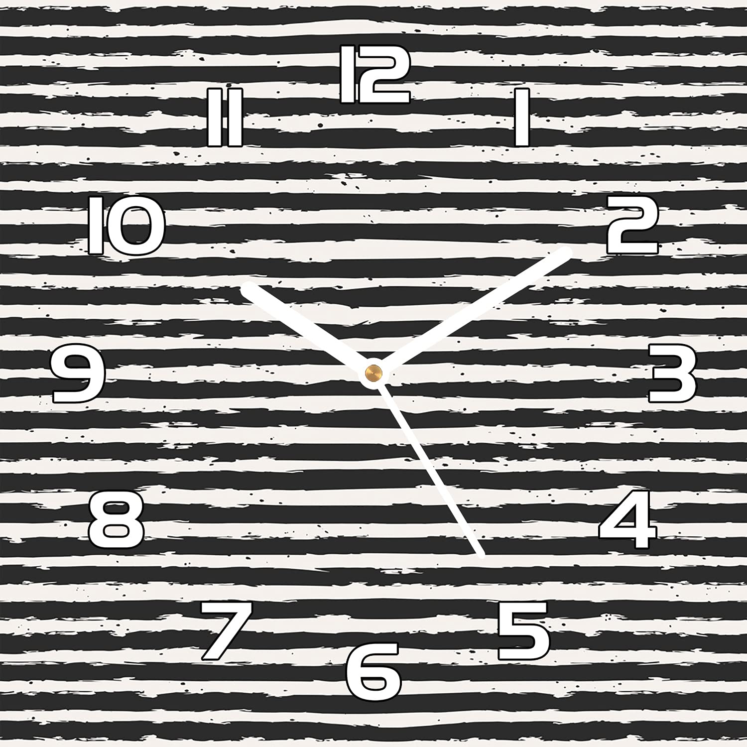 Horloge en verre lisible aiguilles blanches contre murs ternes