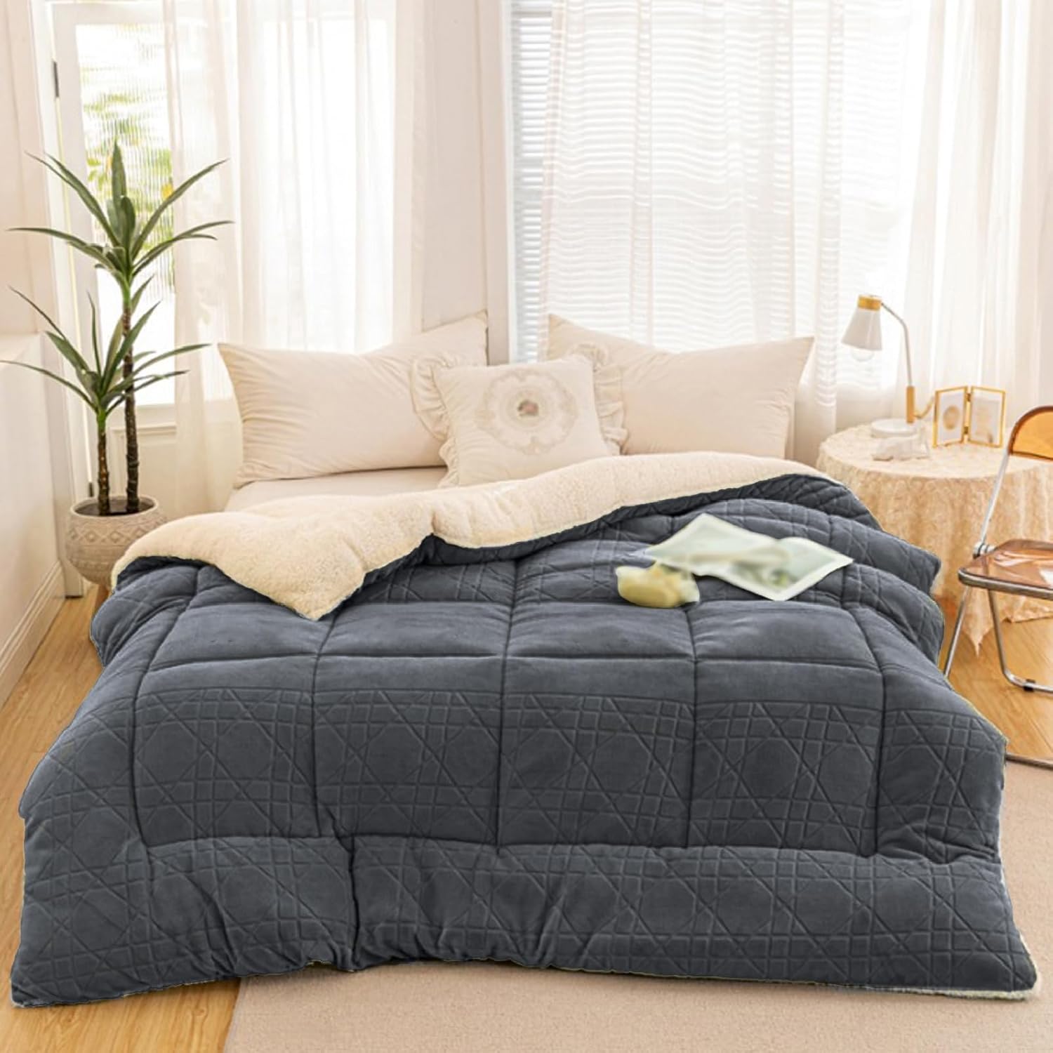 Quilt Queen King Size Winter Soft Warm Fluffy Plush Comforter Breathable Lightweight Reversible Comforter Blanket for All Season Machine Washable