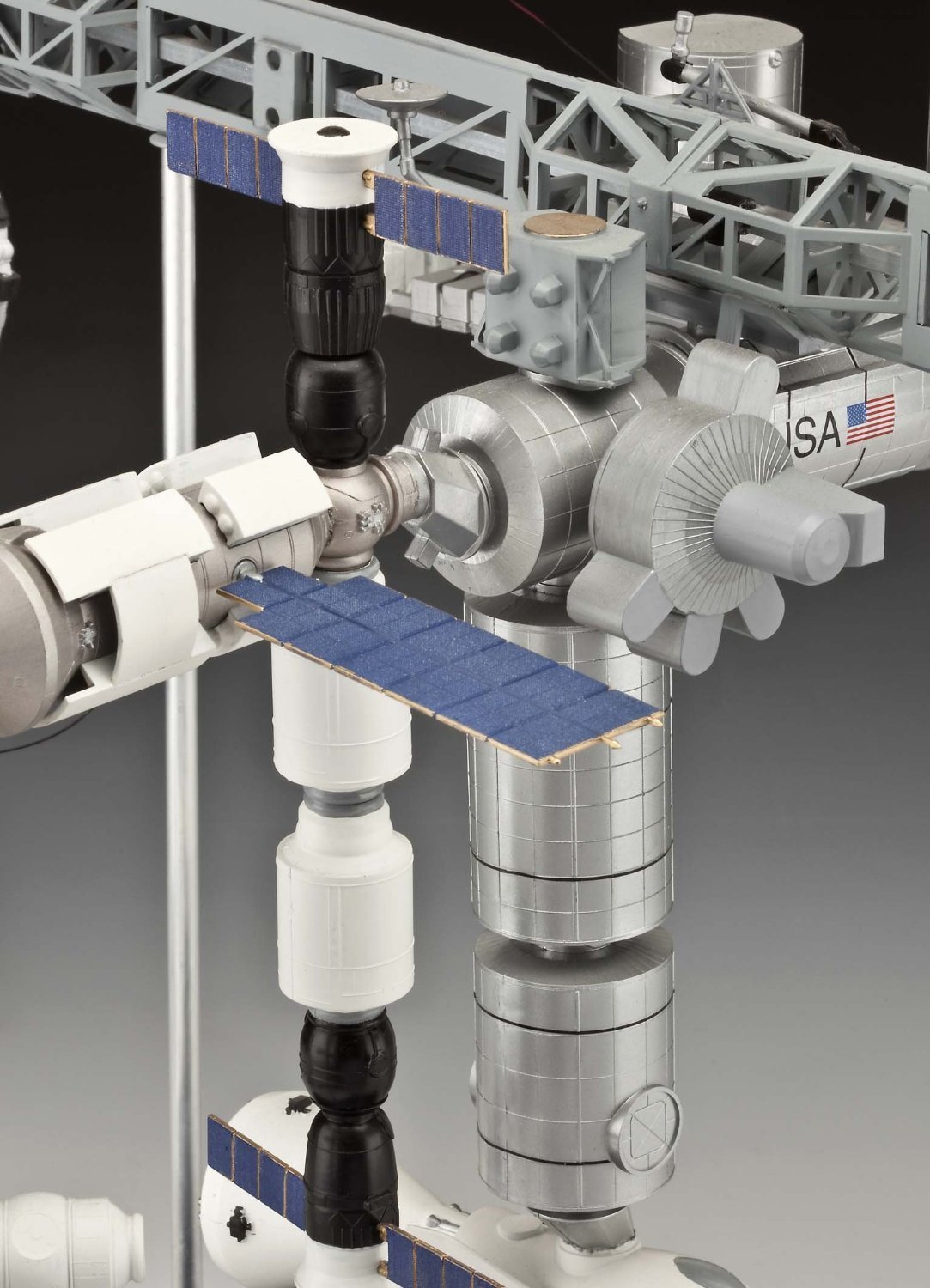 Revell 04841 - Modellbausatz - International Space Station ISS im Maßstab 1:144