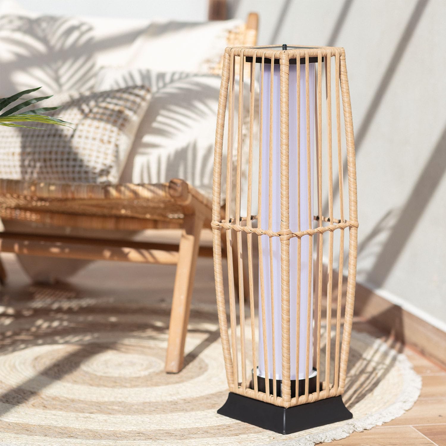 LEDKIA LIGHTING - Lampadaire LED Extérieur Solaire Arley | Éclairage 1W à Faible Consommation | IP44 Résistant aux Intempéries | Durée de Vie 40,000h | Rotin Synthétique, Naturel, Polyéthylène