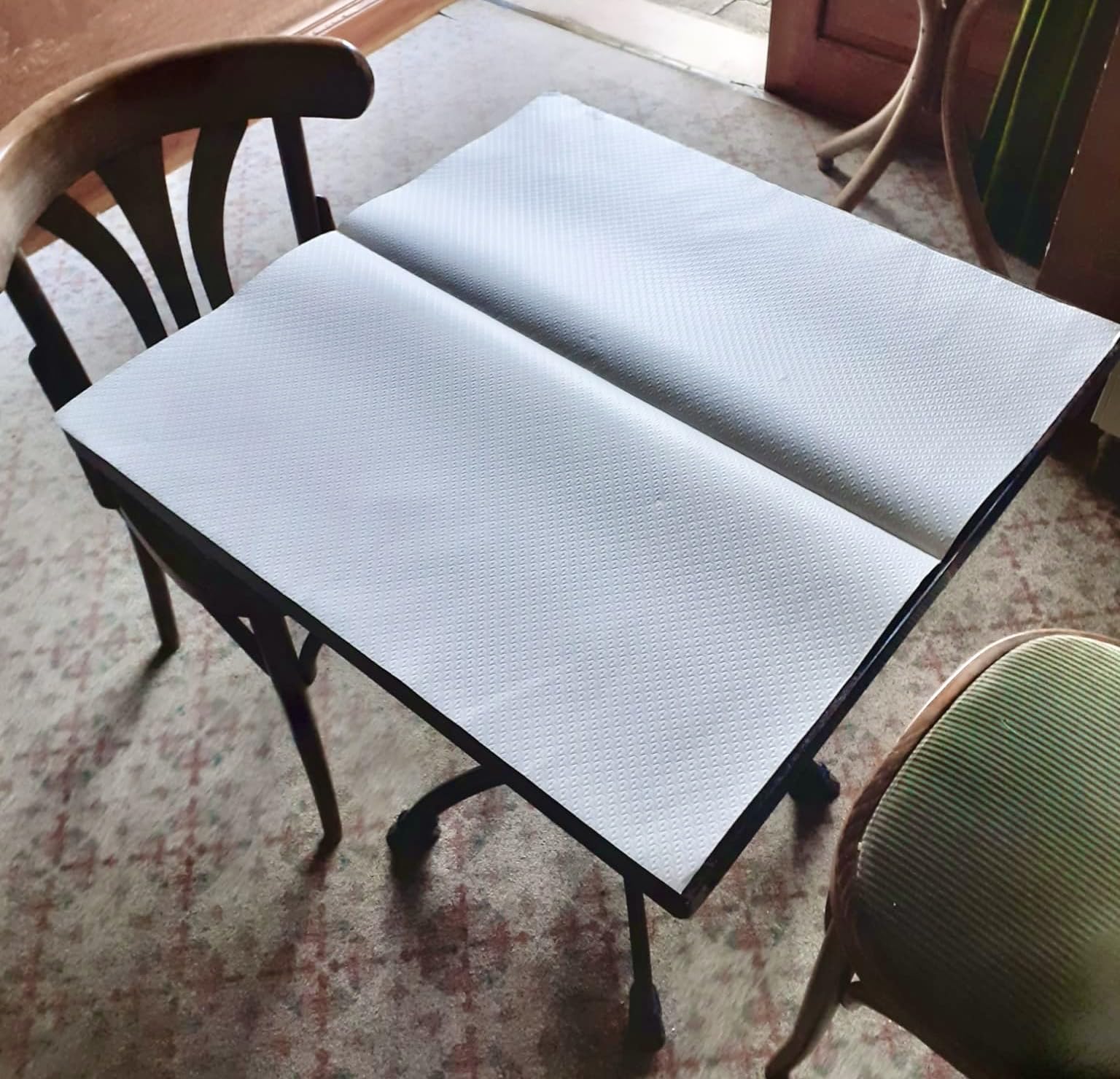 Nappes blanches en papier jetables anti-déchirure pour grands événements