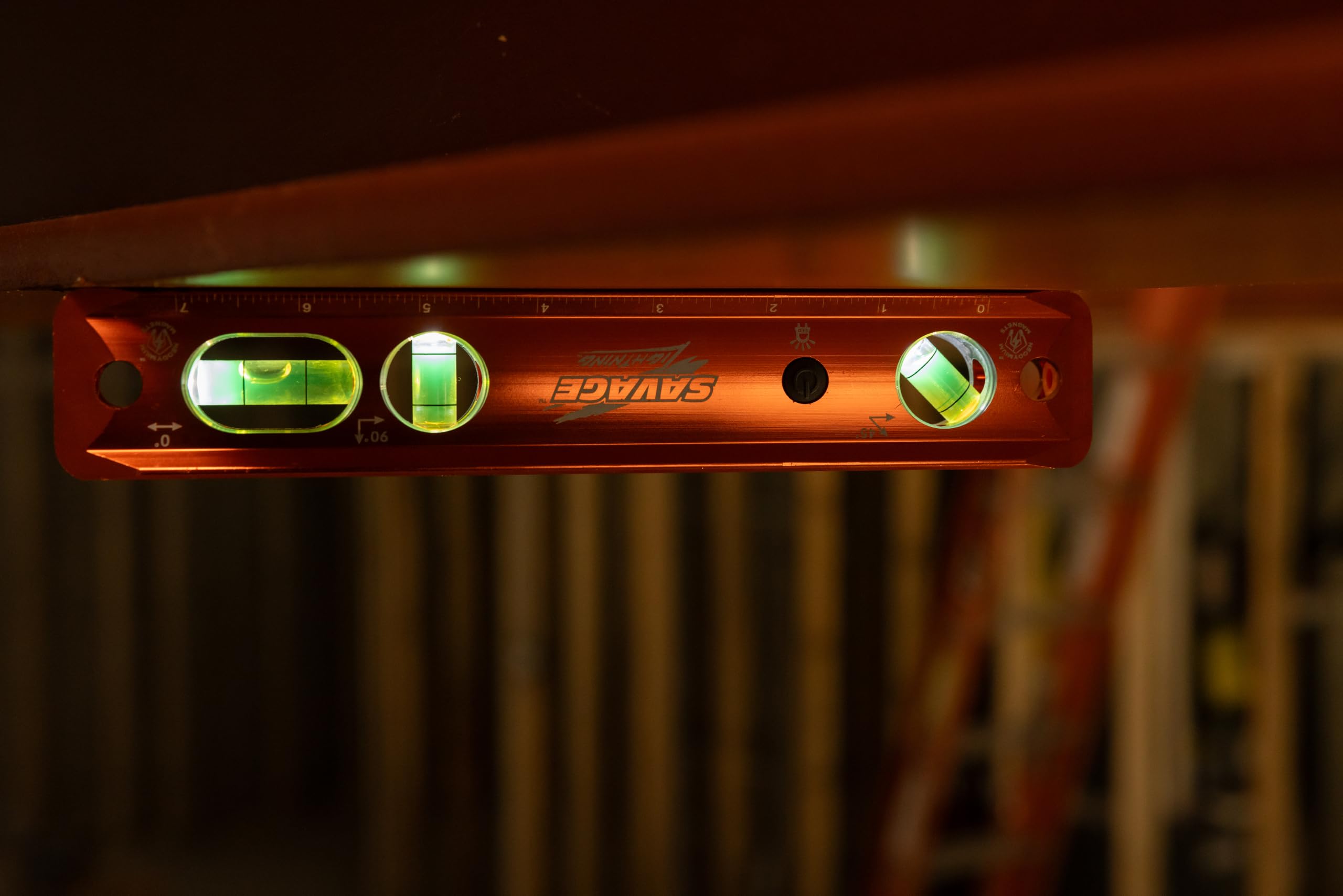 Swanson Tool Co TLL049M Savage Lightning Torpedo de aluminio magnético iluminado, 9 pulgadas, 3 viales