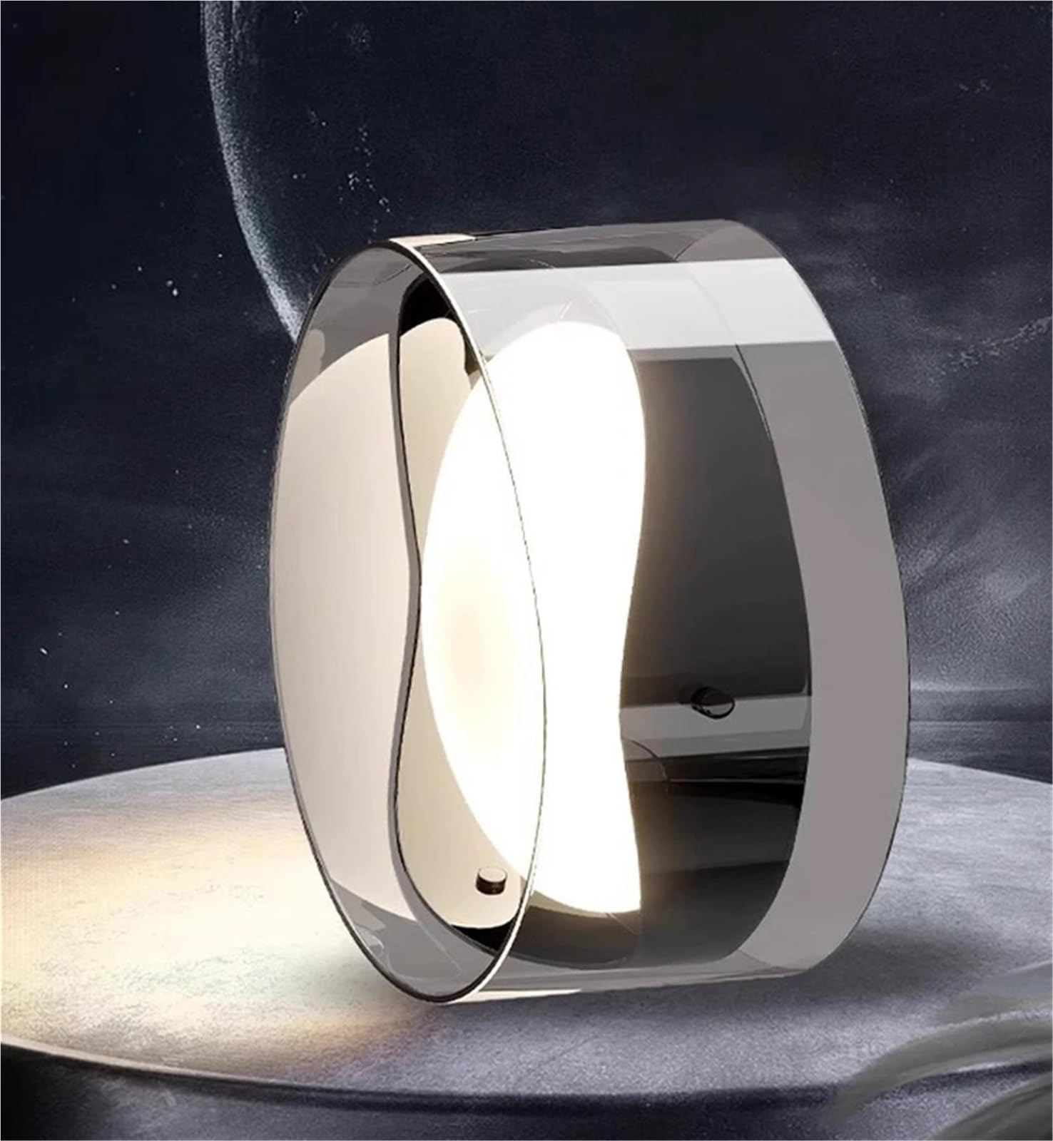 Lampada a Sospensione lineare Moderna a 3 luci con Paralume in Vetro fumé, Base Rettangolare Nera e LED, Ideale per Sala da Pranzo e per Creare un'atmosfera Calda.