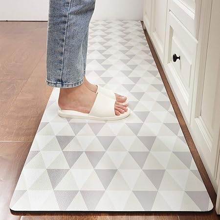 Amazon Tongmo 在庫一掃 キッチンマット 拭ける 撥水防ダニ 抗菌 遮音 ふかふか 春夏用 秋冬用 オールシーズン Pvcマット キッチン 廊下 おしゃれ グレー ダイヤ柄 ボーダー柄 北欧風 かわいい トライアングル ブラウン 1 45 キッチンマット オンライン通販