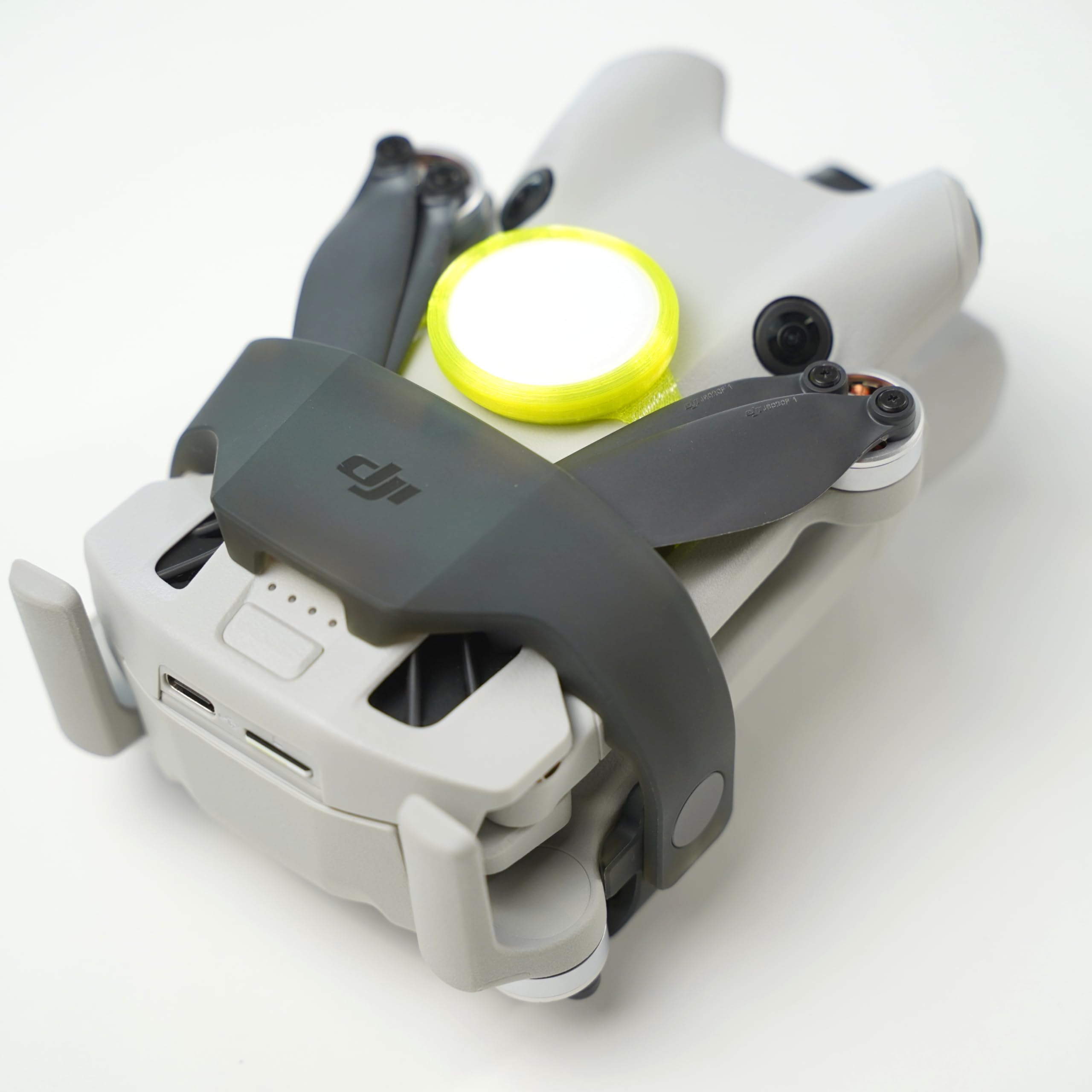 Uchwyt AirTag pasujący do drona DJI Mini 3 i Mini 4 Pro, (mocowanie pasuje do Airtag) (Mini 3 / Mini 4 Series, żółty)