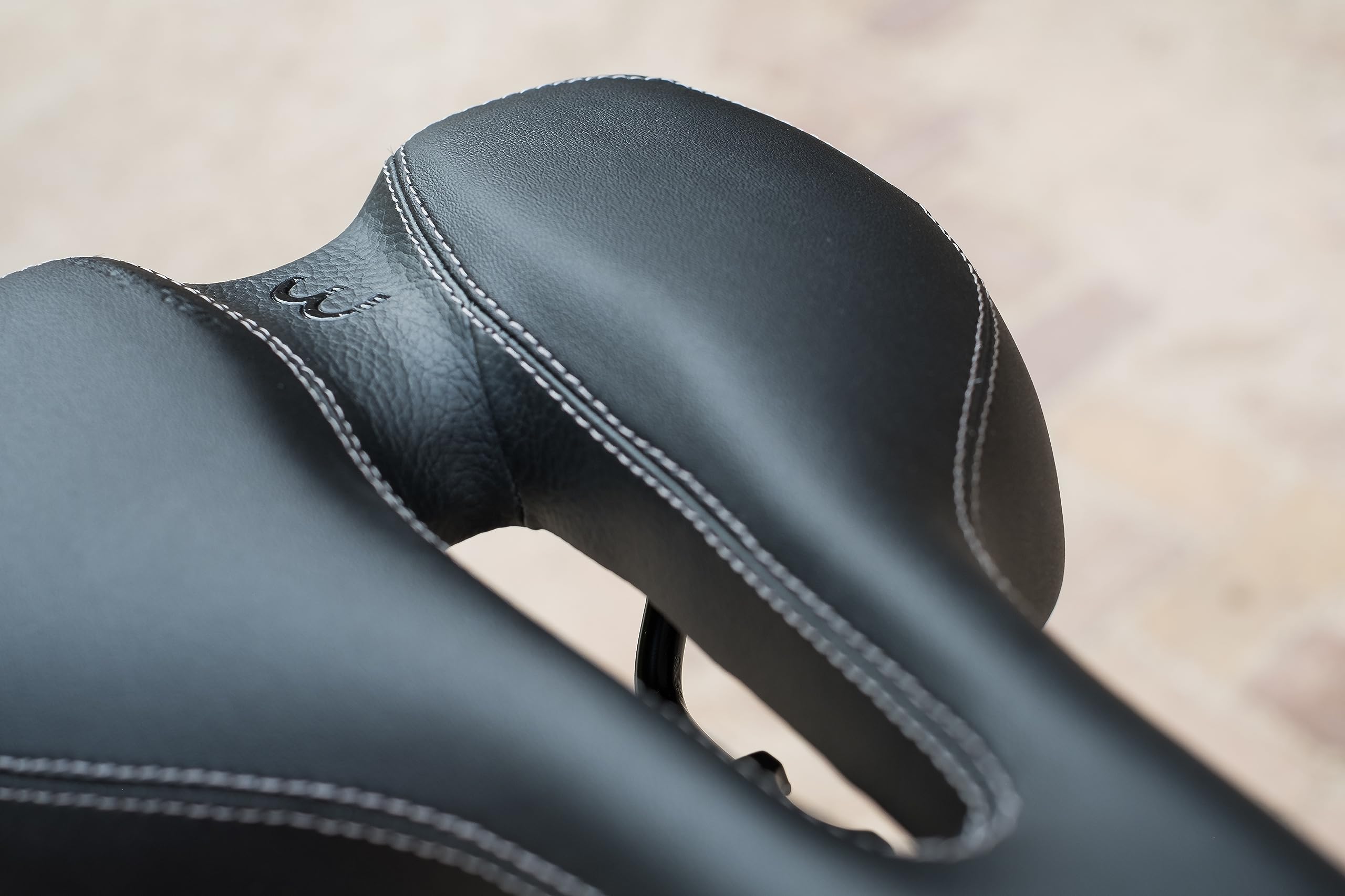 BBB Jazda na rowerze SoftShape Relaxed Anatomiczne siodełko rowerowe I Wygodne siodełko rowerowe Unisex I BSD-125