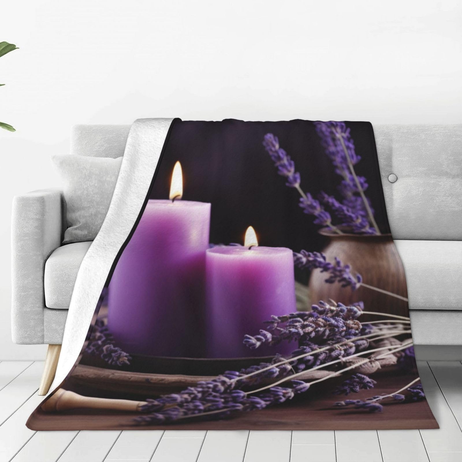 Couverture violette lavande pour vos soirées cocooning au salon près des bougies