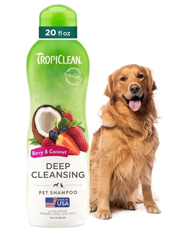 Shampoo desodorizante para cães TropiClean com aroma de frutas vermelhas e coco, 600 mL