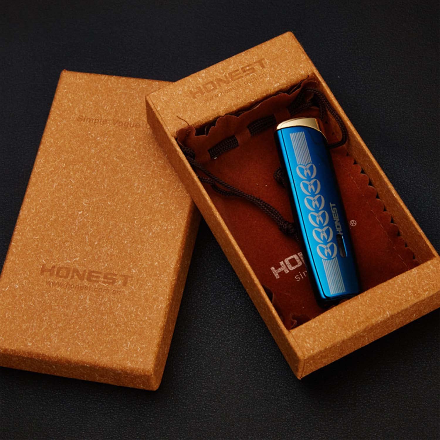 Paquet de 2 Briquet en Métal à la Mode Forte Flamme Rechargeable avec Fenêtre de Niveau de Carburant Mini Cadeaux pour Hommes (Butane Non Inclus)