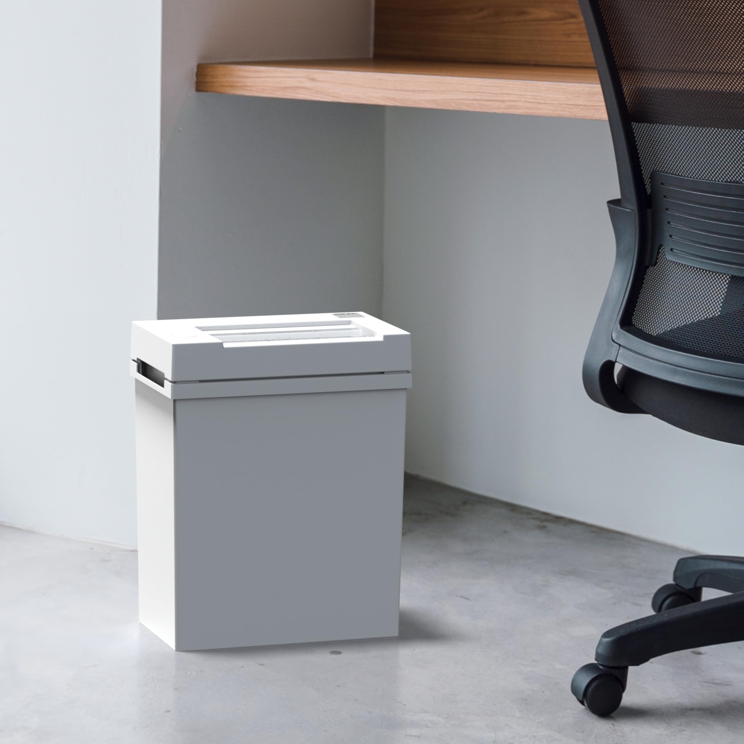 IDEAL 22459111 - Distruggidocumenti, livello di sicurezza P-4, taglio a particelle/taglio a croce 3 x 25 mm, capacità 6 fogli, contenitore per rifiuti da 20 l, conforme al GDPR, distrugge anche