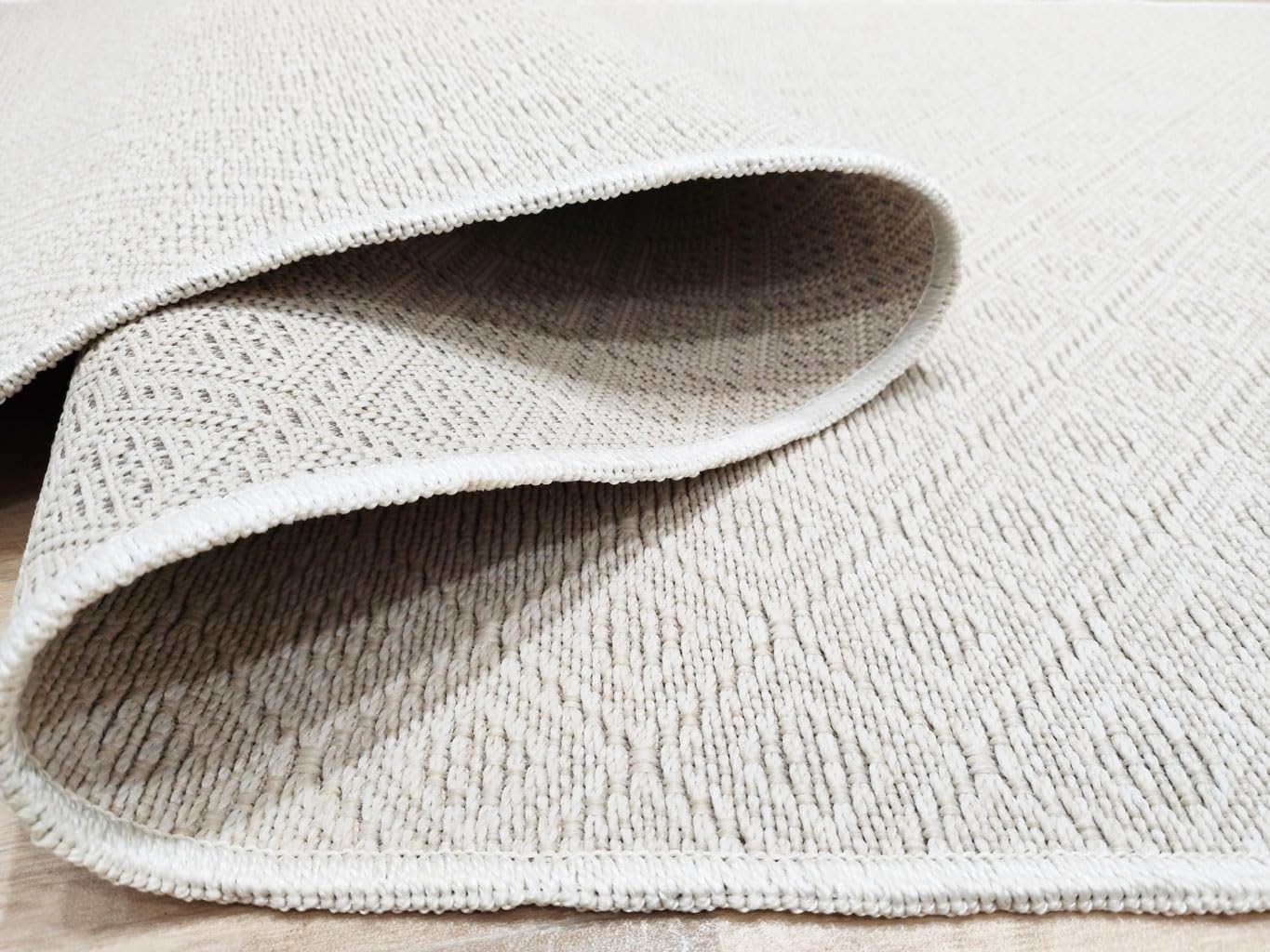Tadi & Imperio1979 Tapis Rubis pour extérieur et intérieur - terrasse, Jardin, entrées, couloirs, Balcon, Salle à Manger, Cuisine - Disponible en Or et Beige - 85 x 250 cm.