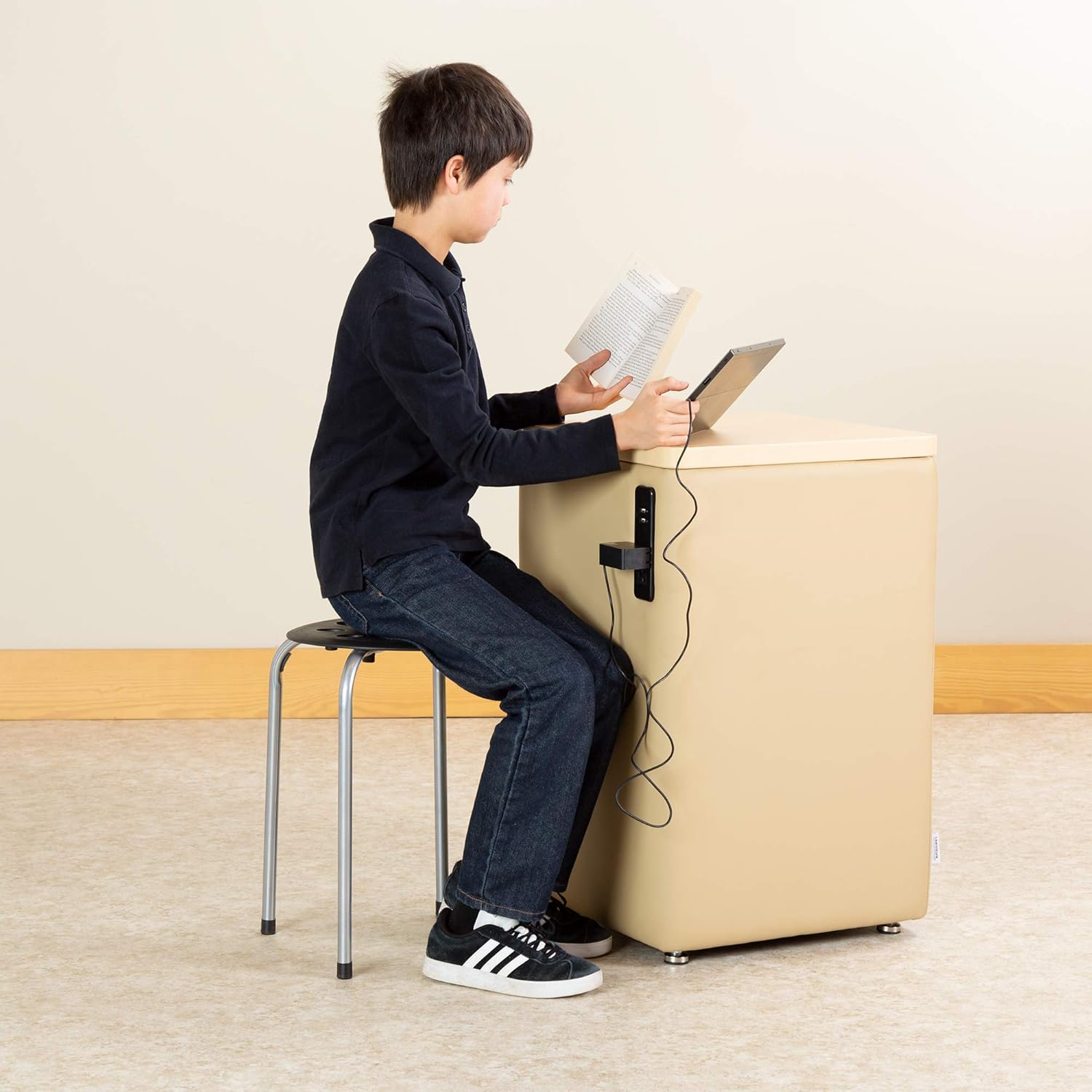 Norwood Commercial Furniture Black & Silver Stacking Stool Set - Stackable Nesting Stools/Chairs for Kids and Adults - Flexible Seating for Home, Office, Classrooms - Plastic/Metal 17.75" (Pack of 5): Industrial & Scientific