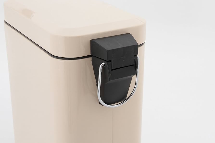 【新品未使用】ペディボヌール　ペダル式 ゴミ箱　ダストボックス ふた付き  5L ftc-018-1579.jpg