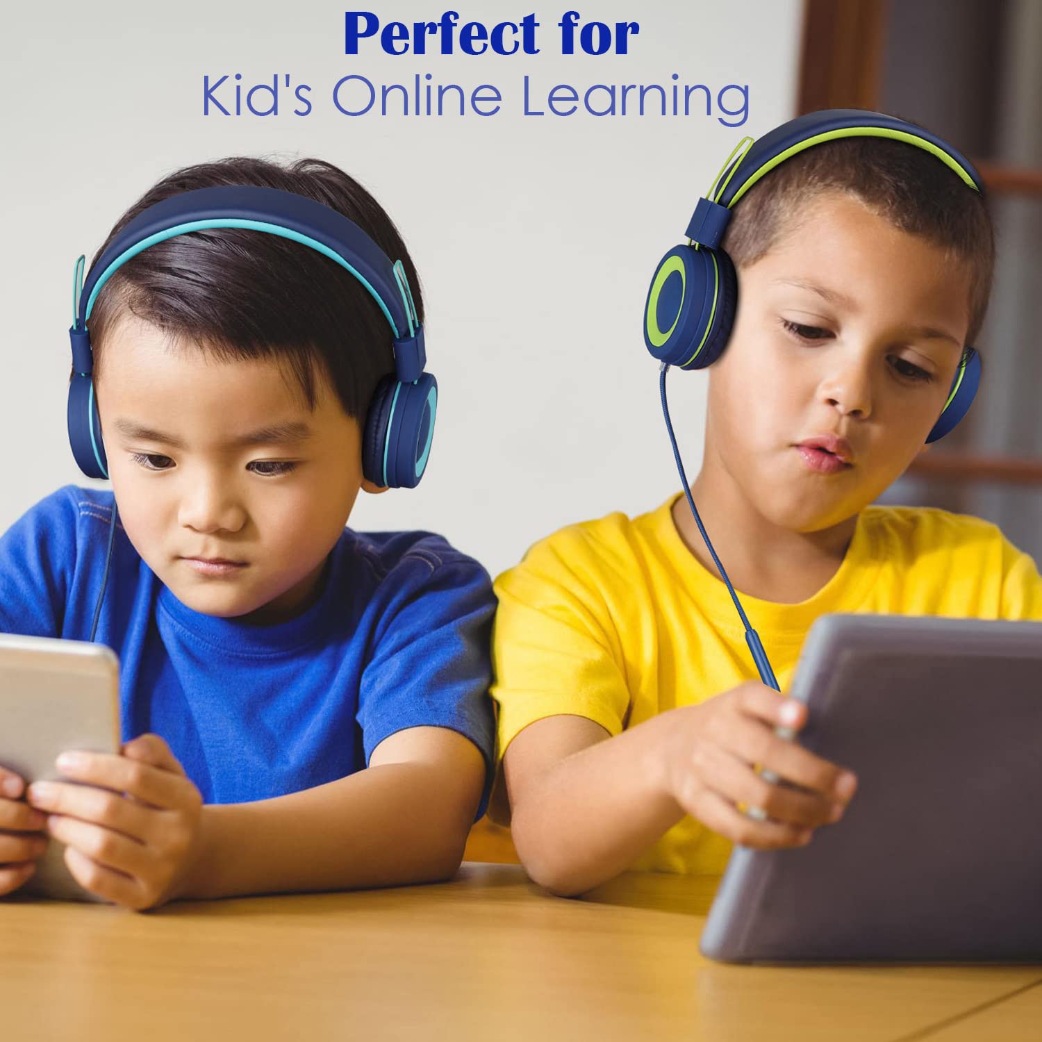 CN-Outlet Auriculares para niños con micrófono para la escuela, paquete de 4 auriculares con cable para el aula, juego de clases para estudiantes, niños, niñas, adolescentes y adultos (colores