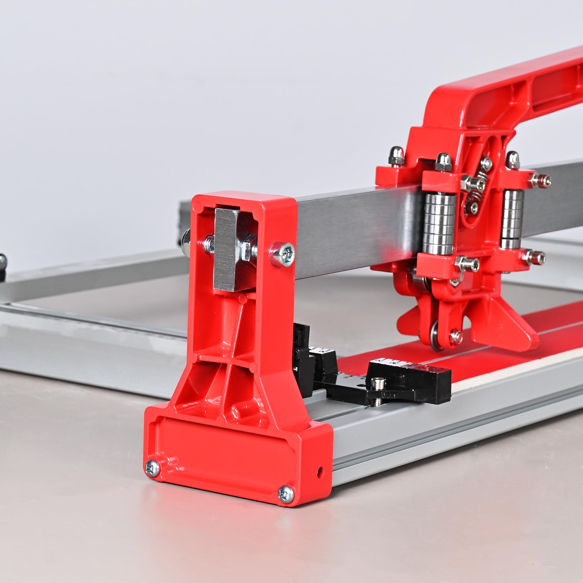 Cortador manual de azulejos de porcelana de cerámica de 1200 mm con guía deslizante, base de aluminio profesional resistente, escala de medición ajustable, rojo y plateado R2823T120 (48 pulgadas