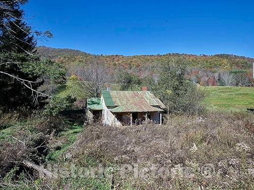 Foto pictórica histórica - Antigua casa de campo fuera de Valle Crucis, una ciudad en las montañas de Carolina del Norte lejano-oeste - Arte Fino