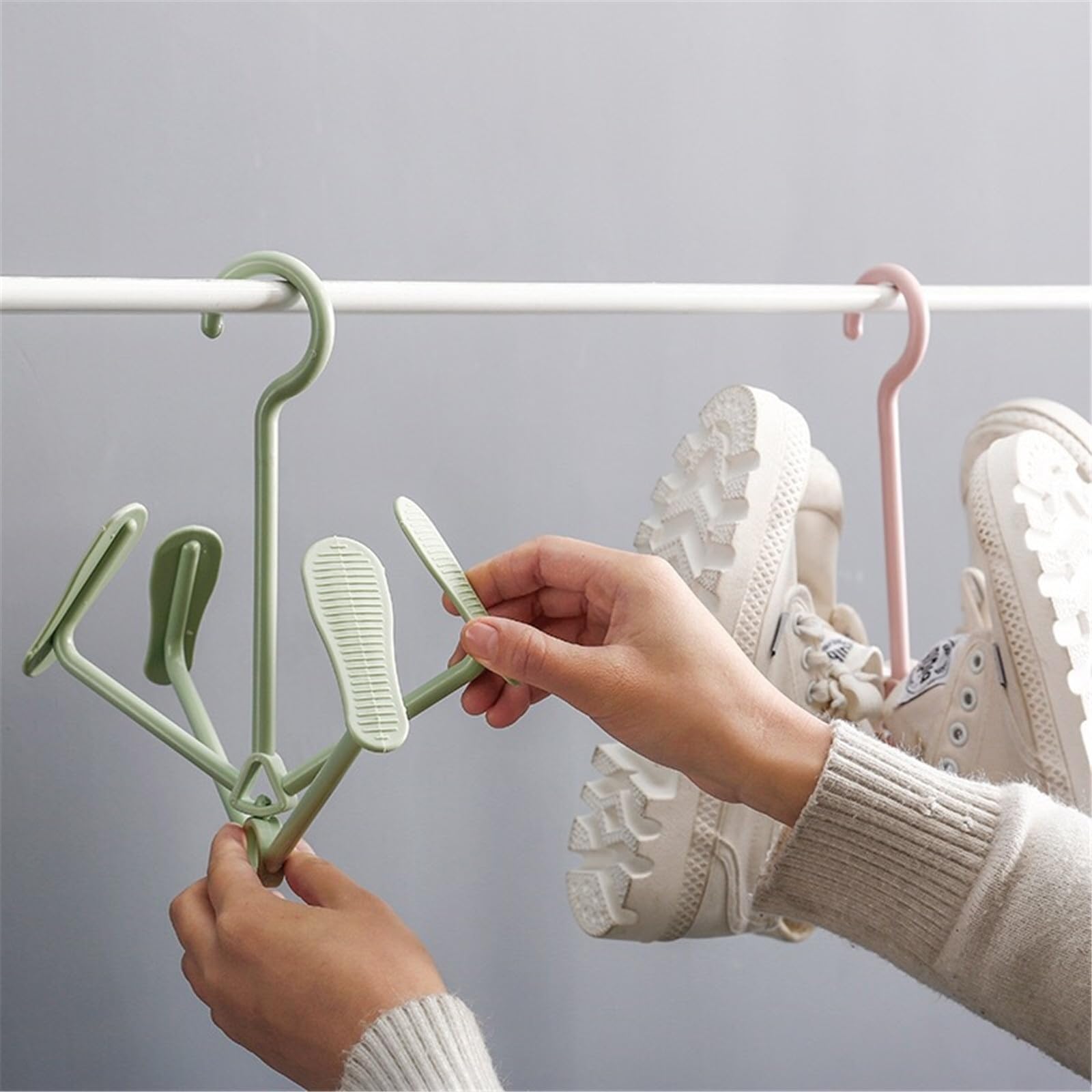 シューズハンガー | 洗濯物ハンガー 通販 | ホームセンターのカインズ 靴ハンガー シューズハンガー クリエイティブバルコニー乾燥靴ラック吊り下げ靴乾燥ラック 滑り止め 省スペース (色 : ピンク, S