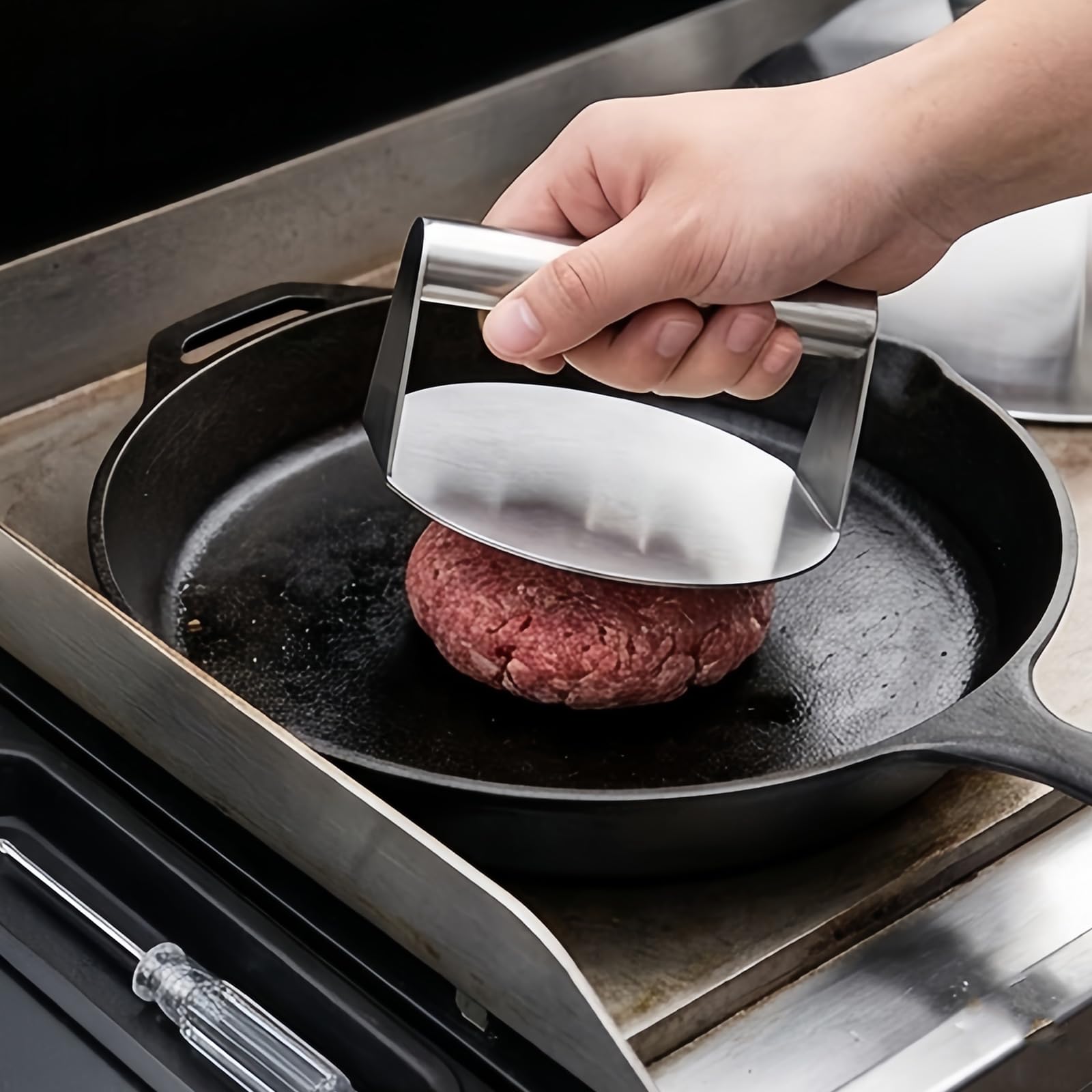 Set utensili per griglia e pressa per hamburger, set da cucina per barbecue da 5 in acciaio inossidabile con cupola per imbastitura, spatola e pennello Pressa per hamburger, strumento