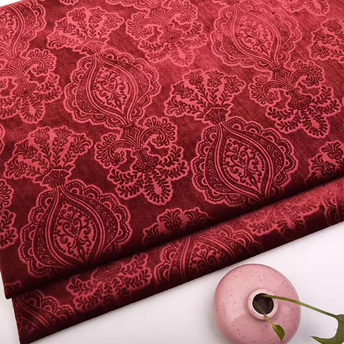 Tissu velours au mètre bordeaux gaufré haut de gamme pour tête de lit élégante