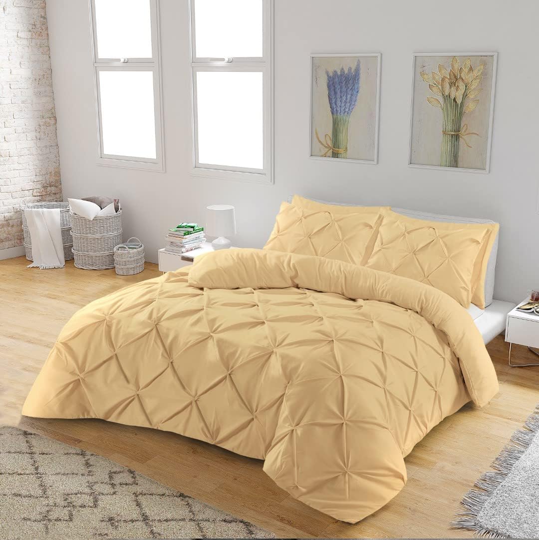 K&A® Pintuck Pinch Pleat Double Duvet Set with Zipper Closure including