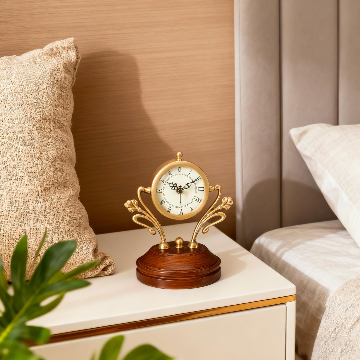Aero Snail American Vintage Mantel Clock, Copper Desktop Clock Solid Wood Mantel Clock, Above Fireplace, European Home Living Room Silent Quartz Movement, Creative Brass Decorative Clock