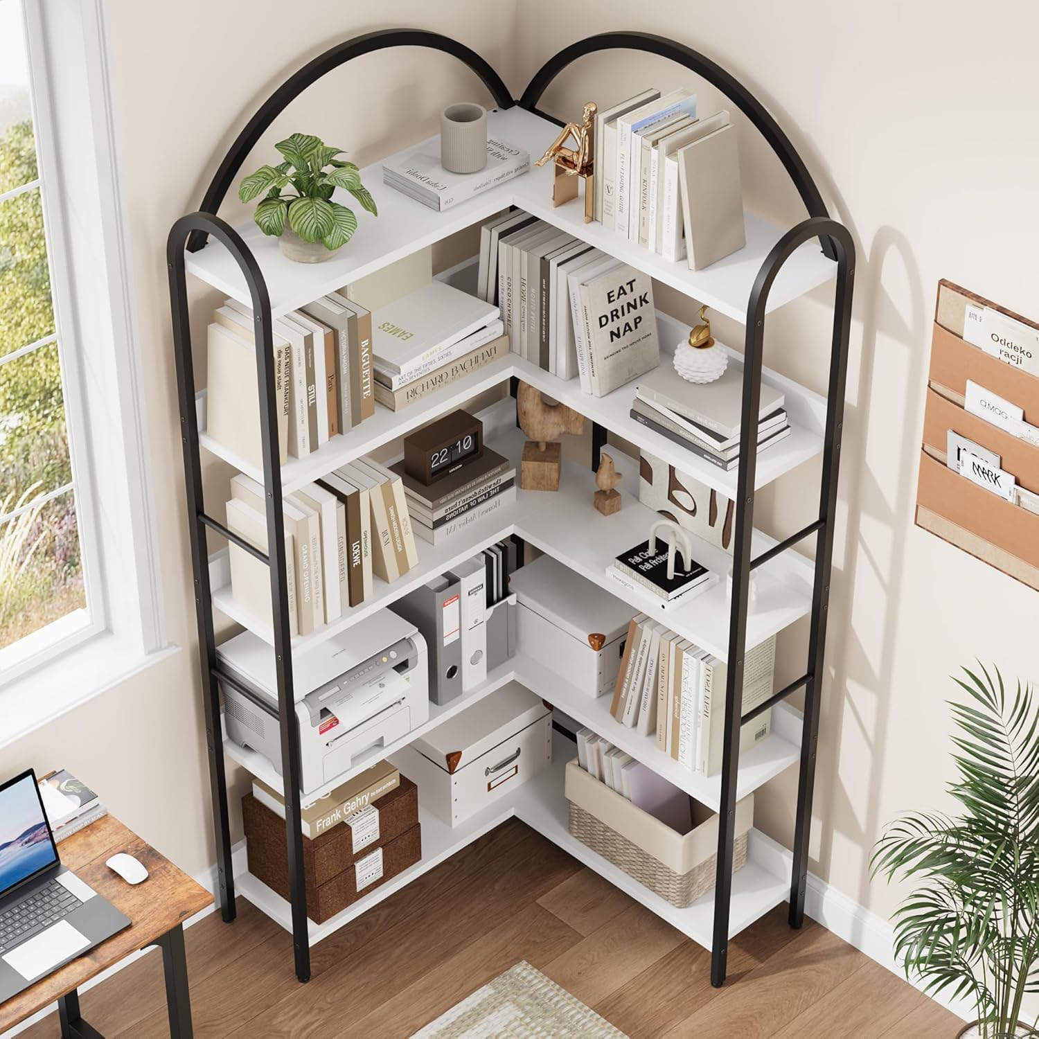 Estantería esquinera de pie para organizar libros y decoración en el salón o dormitorio