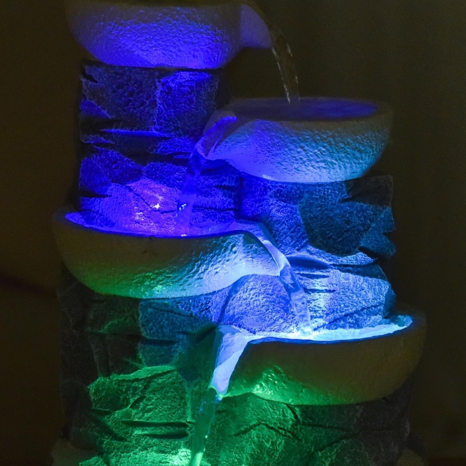 Fontaine d’Intérieur Cascade 4 Niveaux Jarre Effet Pierre Naturelle Lumière LED Coloré, Déco d’intérieur Zen et Reposant, Fontaine de Table, Idée Cadeau Exceptionnelle, H 31cm – Ganda Zen’Light